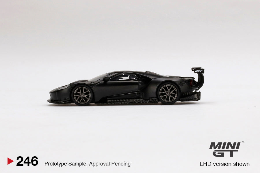 Mini GT Ford GT 1:64 negro mate con alerón trasero grande y llantas de goma diseño aerodinámico
