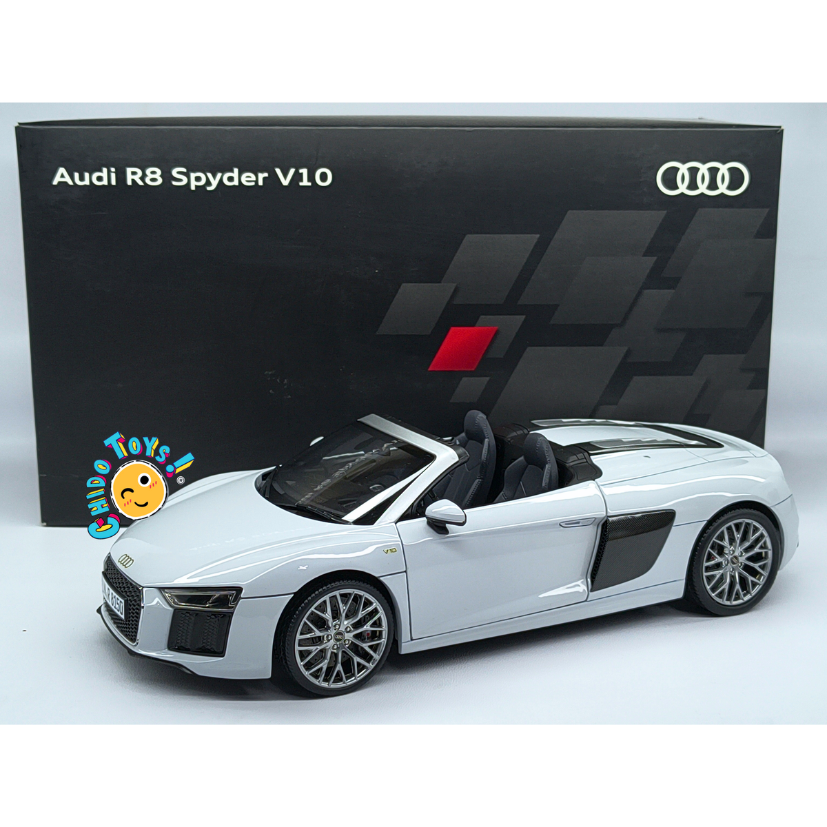 Audi R8 Spyder V10 iScale 1:18 Suzuka Grey, diecast con puertas y compartimiento delantero abatibles, caja Audi original.