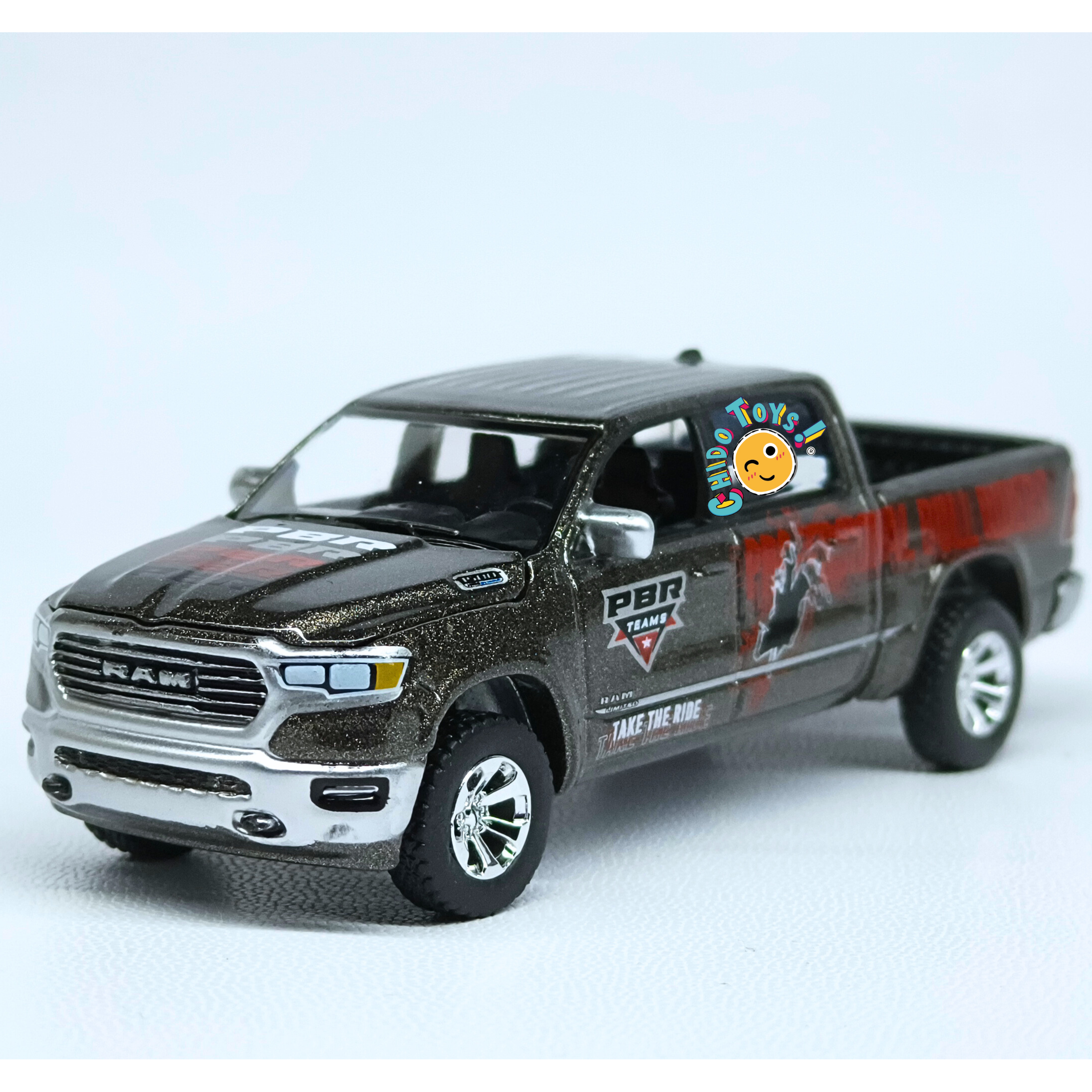 Big Country Ram 1500 Limited 2021 escala 1:64 color metálico PBR Teams con llantas de goma y cofre abatible