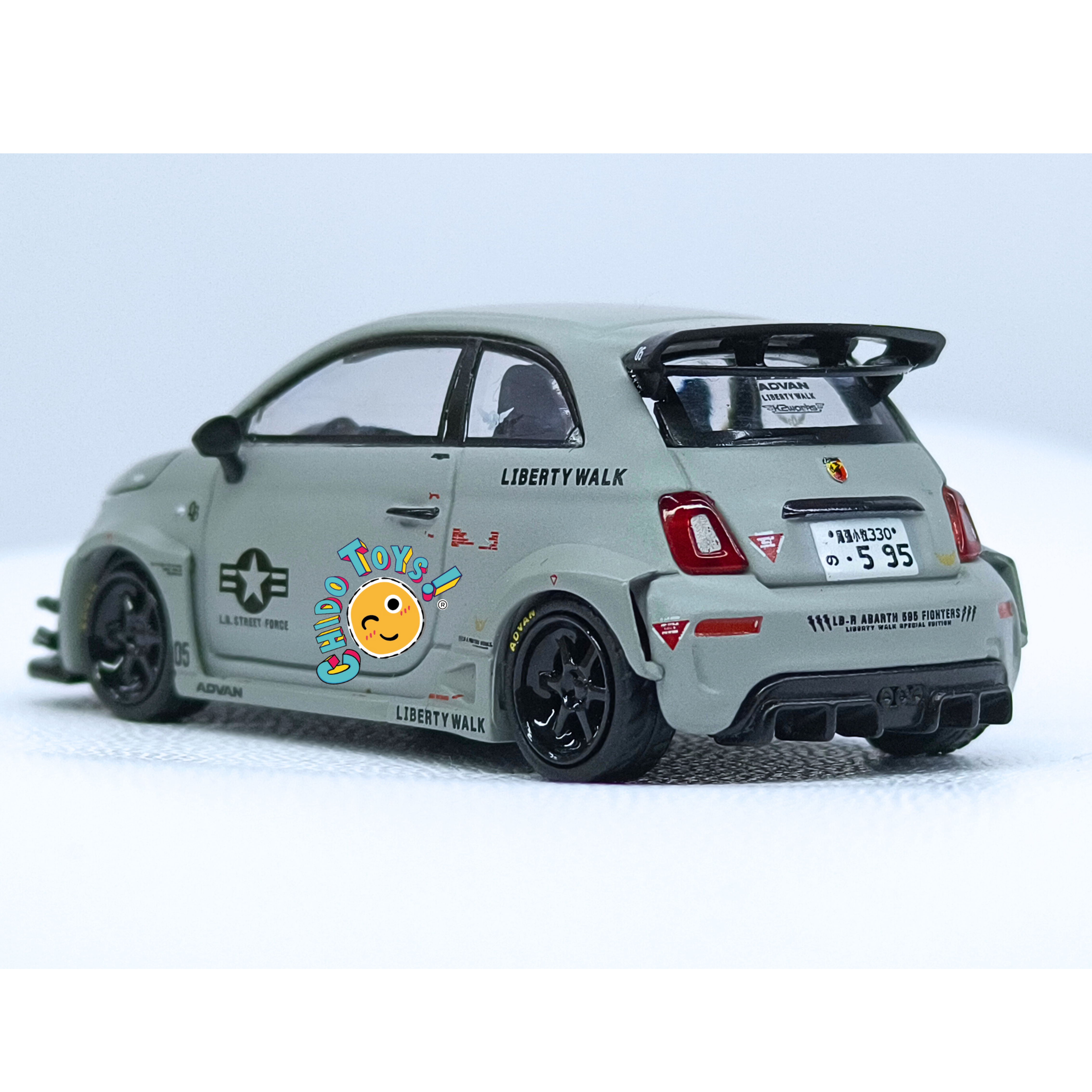 Mini GT Abarth 595 LB-WORKS Fighters 1:64 gris