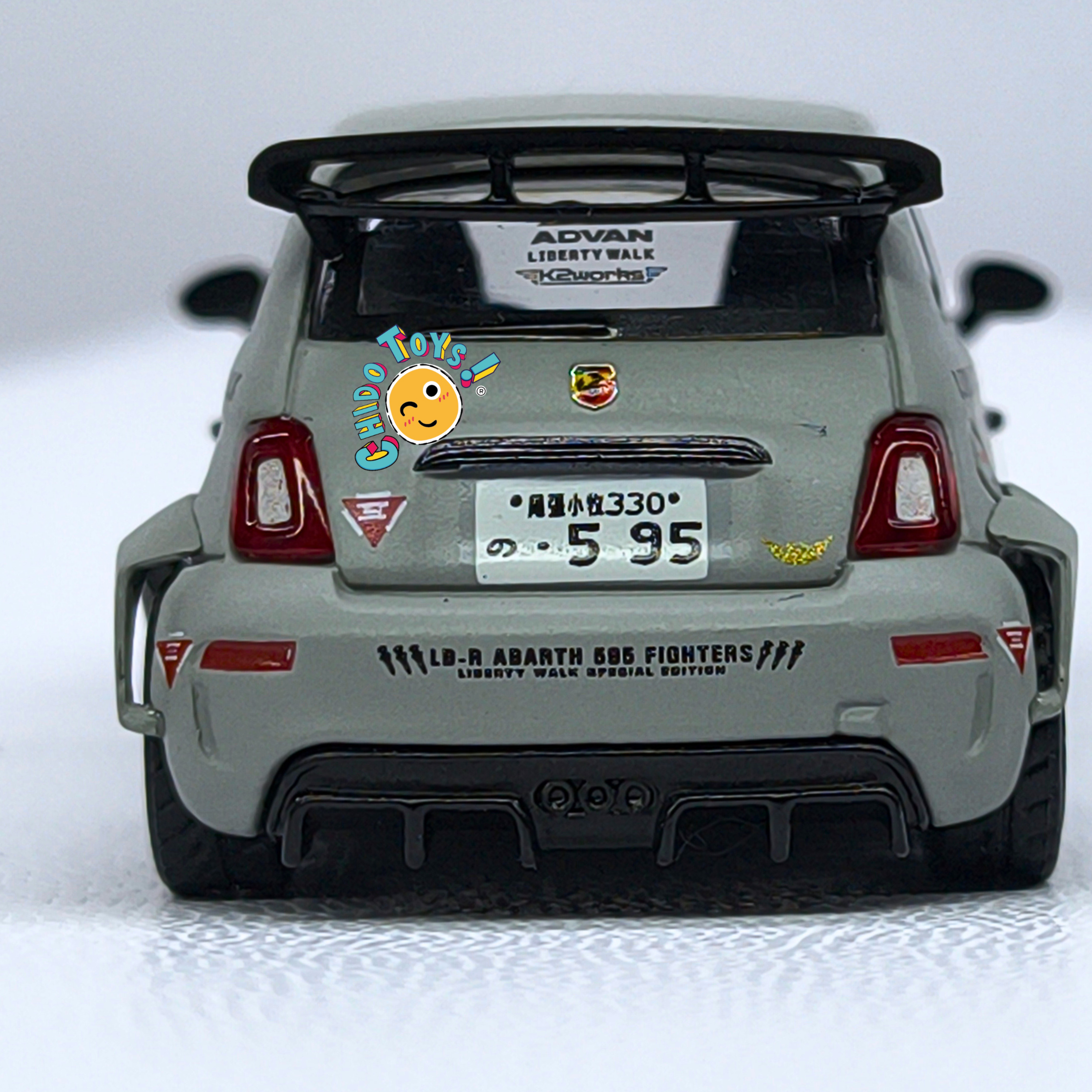 Mini GT Abarth 595 LB-WORKS Fighters 1:64 gris