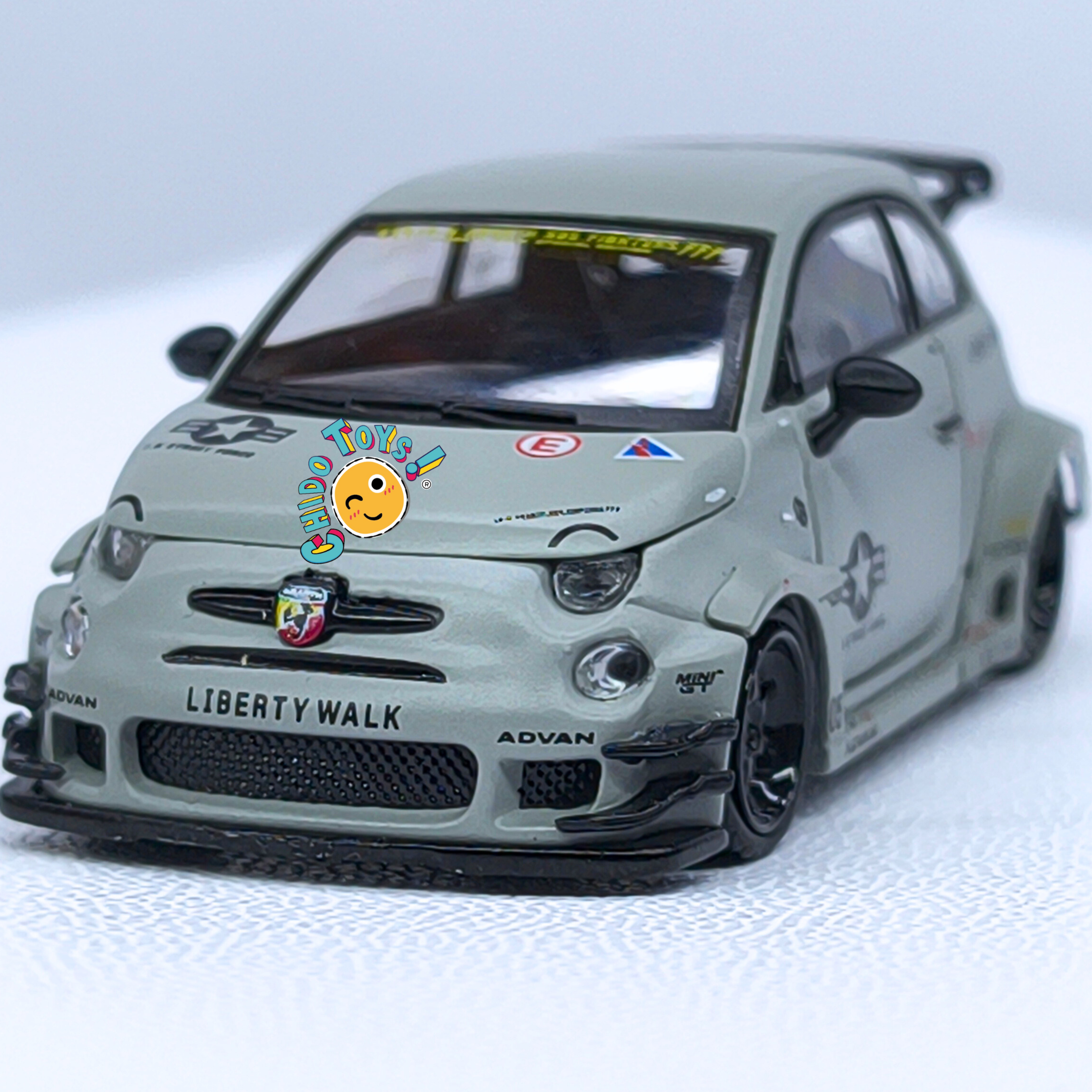 Mini GT Abarth 595 LB-WORKS Fighters 1:64 gris