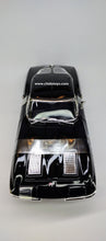 Cargar imagen en el visor de la galería, Auto a escala 1:18, Marca Amercian Muscle &amp; ERTL, Modelo Corvette Sting Ray 1963, 50 Aniversario
