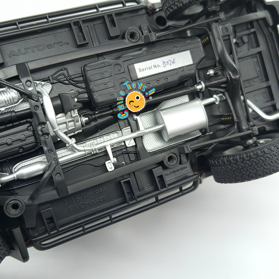 AUTOart Toyota FJ Cruiser Dealer Edition 1:18 Black Cherry Pearl Exclusivo con Techo Blanco