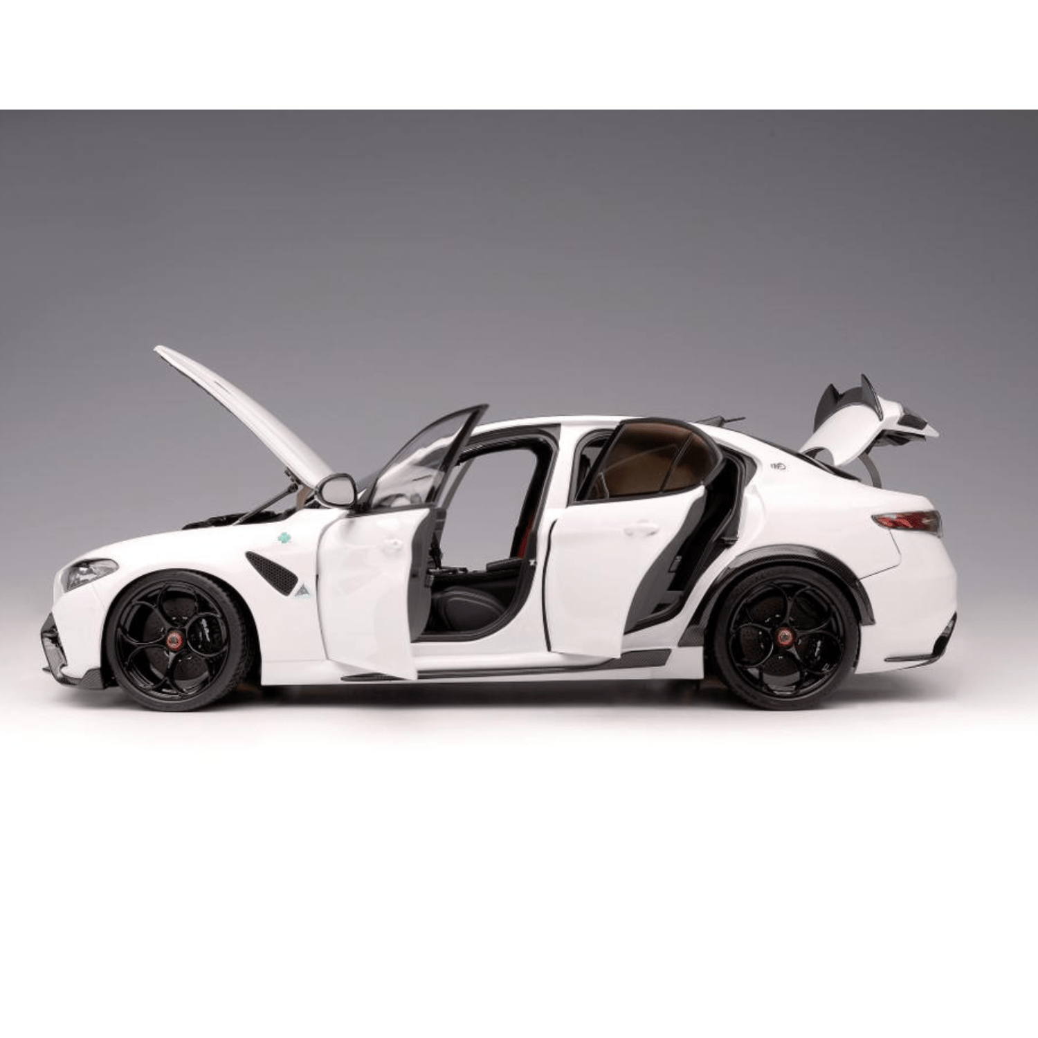 Alfa Romeo Giulia GTA – Motothelix 1:18 (Aperturas Funcionales, Motor Extraíble, Edición Limitada) - Chido Toys