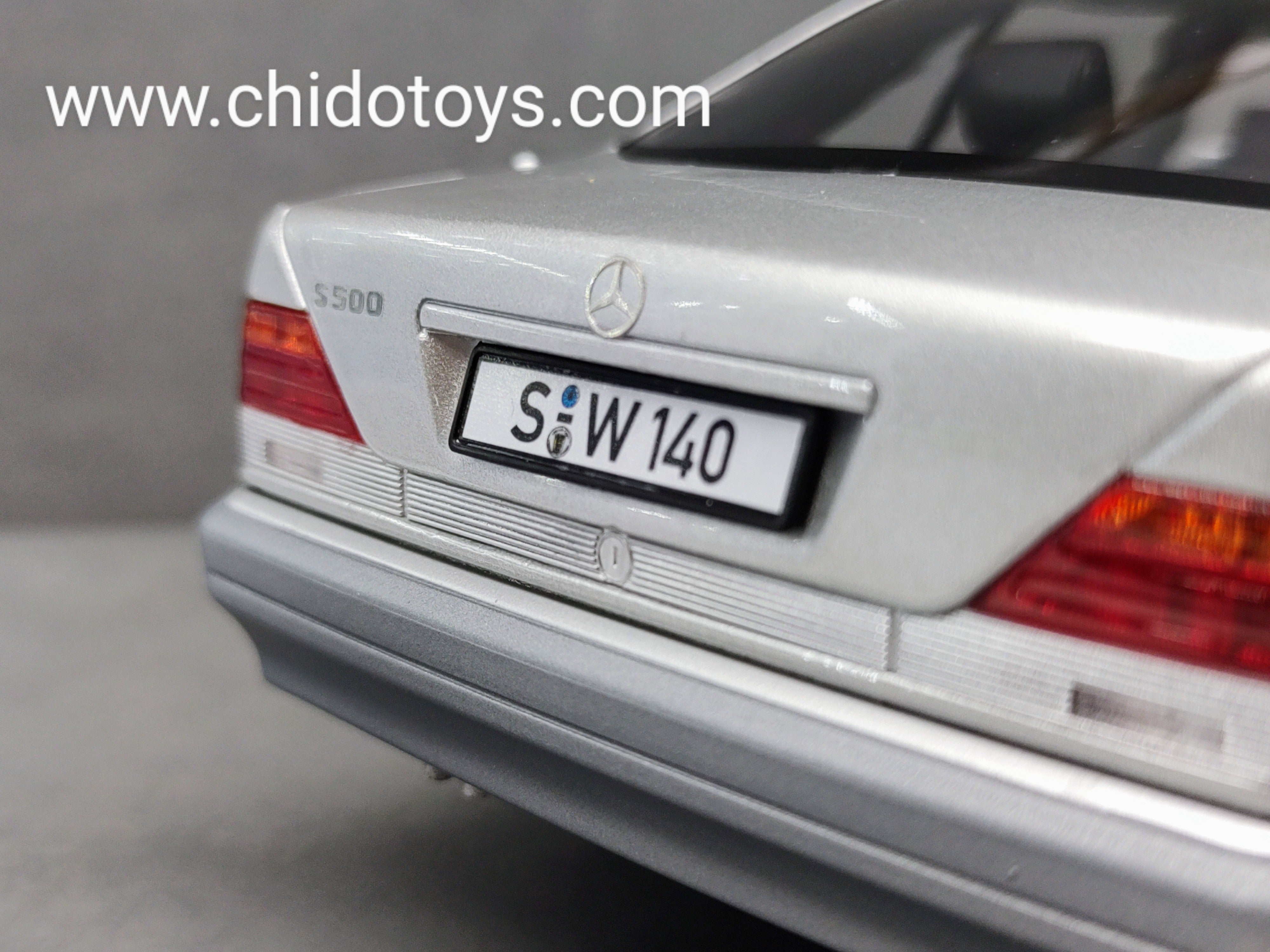Auto a escala 1:18 Marca I - SCALE, Modelo MERCEDES BENZ - S - CLASS S500 (W140) 1994 - Chido Toys