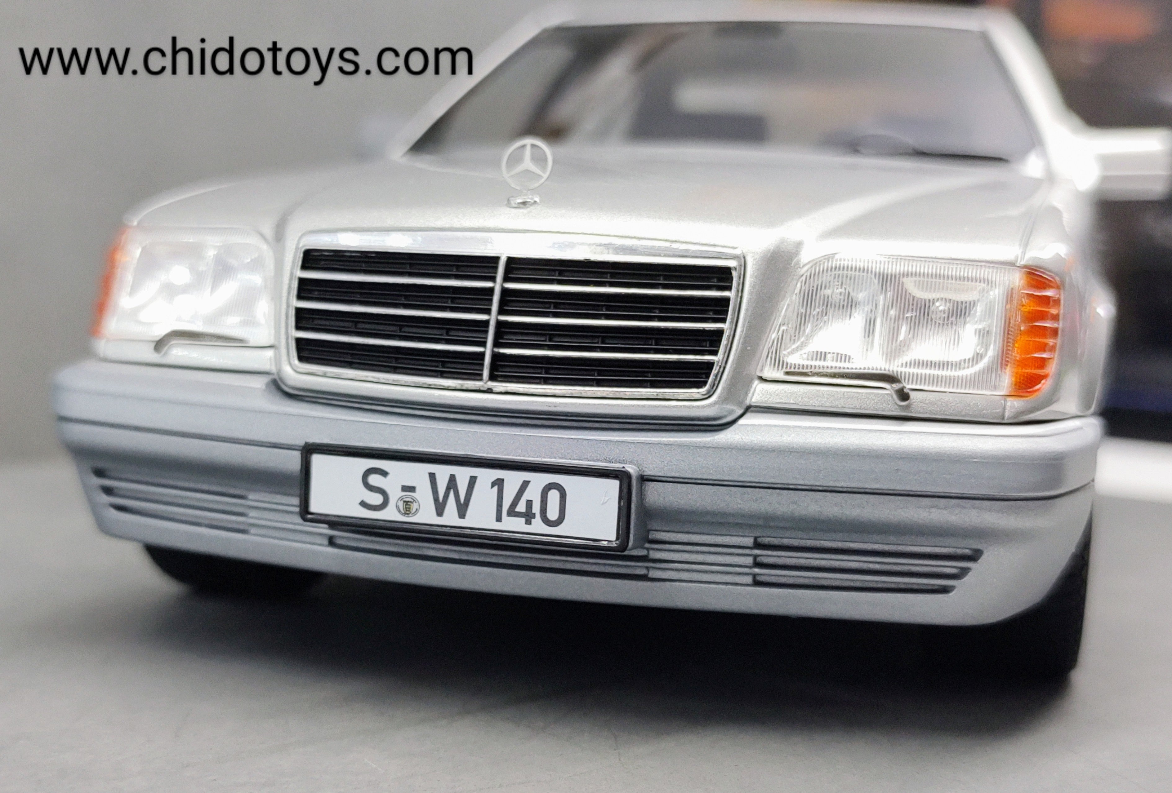 Auto a escala 1:18 Marca I - SCALE, Modelo MERCEDES BENZ - S - CLASS S500 (W140) 1994 - Chido Toys