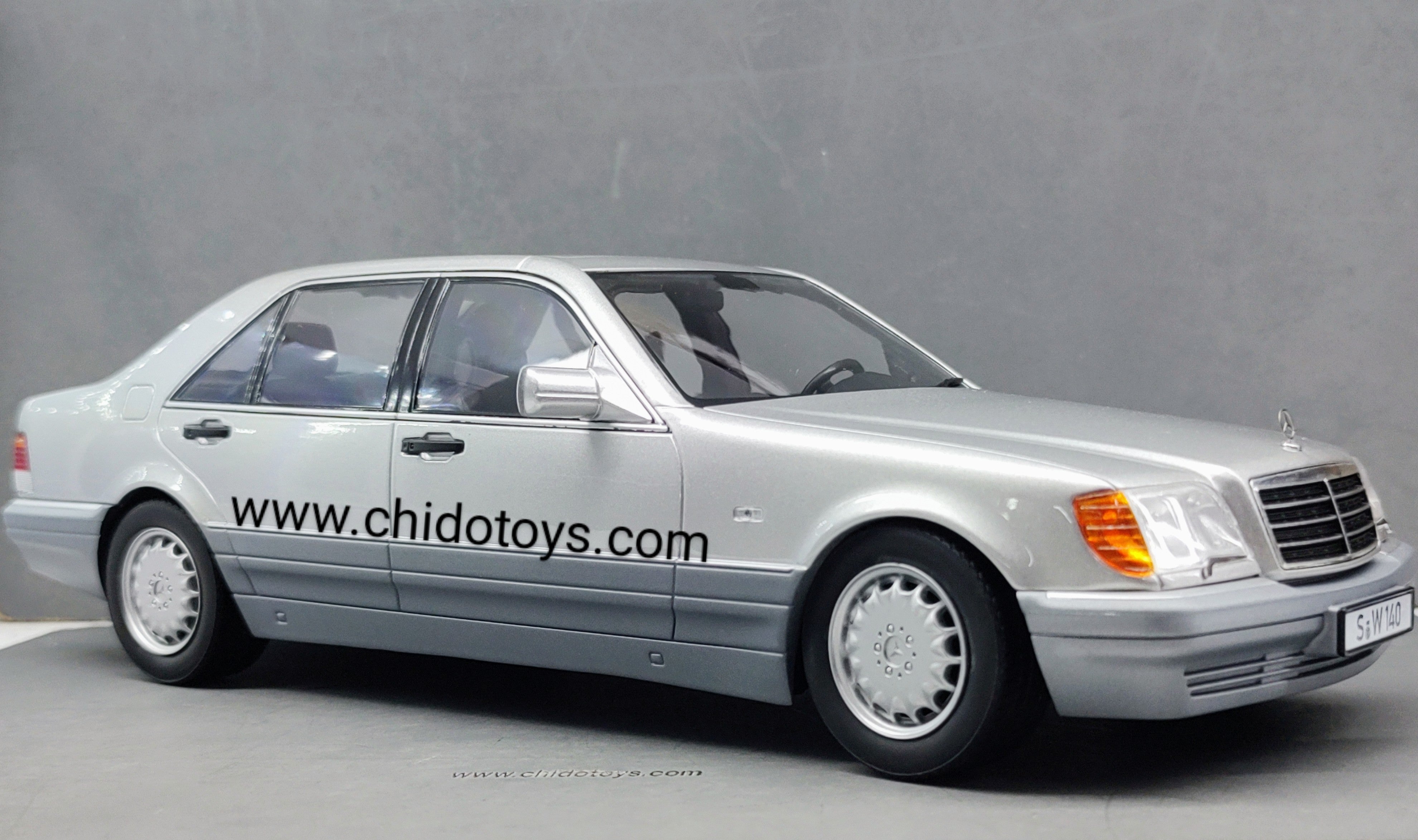 Auto a escala 1:18 Marca I - SCALE, Modelo MERCEDES BENZ - S - CLASS S500 (W140) 1994 - Chido Toys