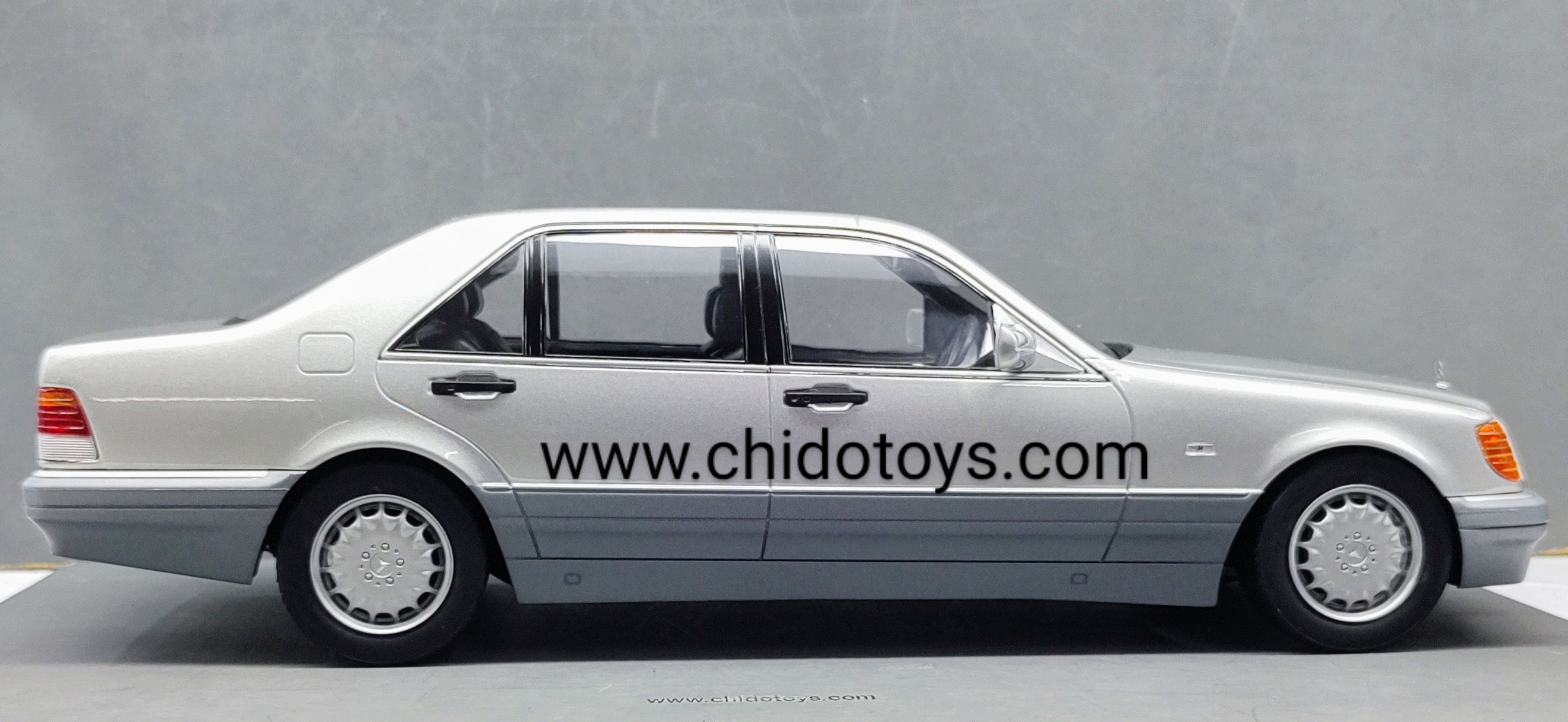 Auto a escala 1:18 Marca I - SCALE, Modelo MERCEDES BENZ - S - CLASS S500 (W140) 1994 - Chido Toys