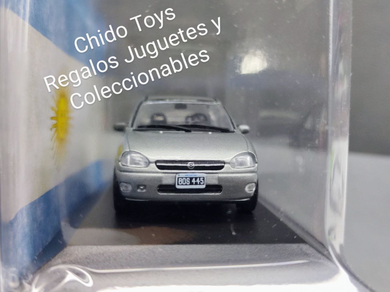 Auto a escala 1:43, Modelo Chevrolet Chevy Monza (Opel Corsa GLS) - Chido Toys