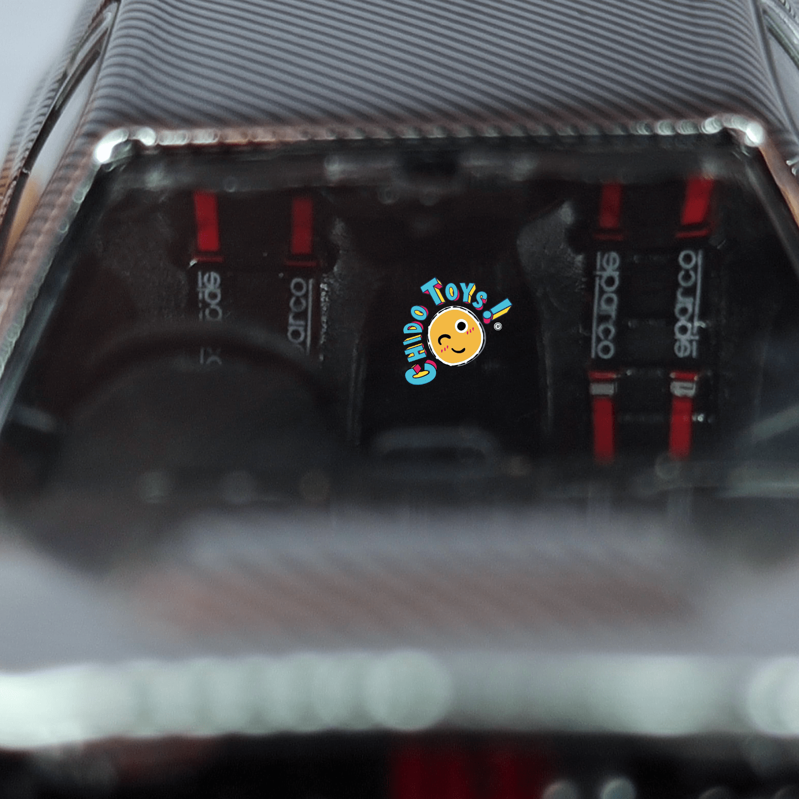 Auto a escala 1:64 Demon King Auto Nissan Skyline GT - R R34 – Motor detallado y cofre funcional - Chido Toys