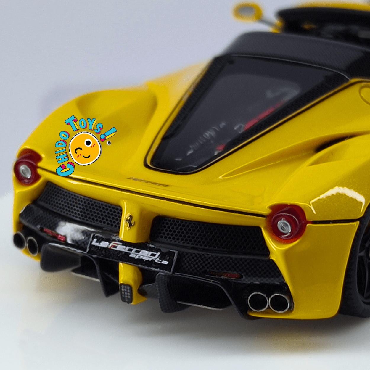Auto a escala 1:64 LaFerrari Aperta Giallo Triplo Strato – FuelMe x TOC (Edición limitada) - Chido Toys