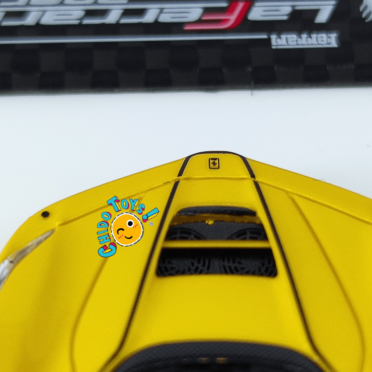Auto a escala 1:64 LaFerrari Aperta Giallo Triplo Strato – FuelMe x TOC (Edición limitada) - Chido Toys