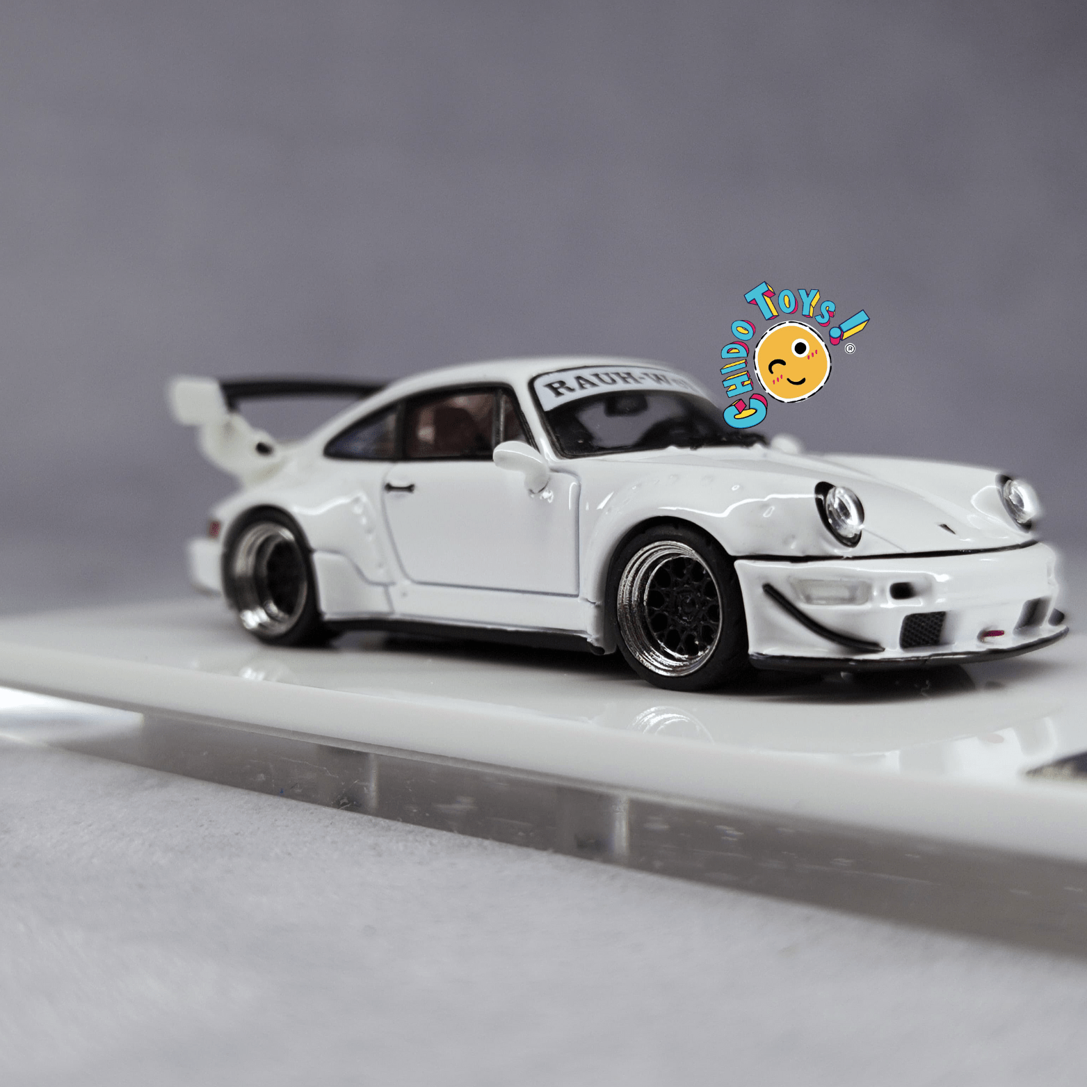 Auto a escala 1/64 Rauh - Welt RWB Wide Body Blanco - Chido Toys