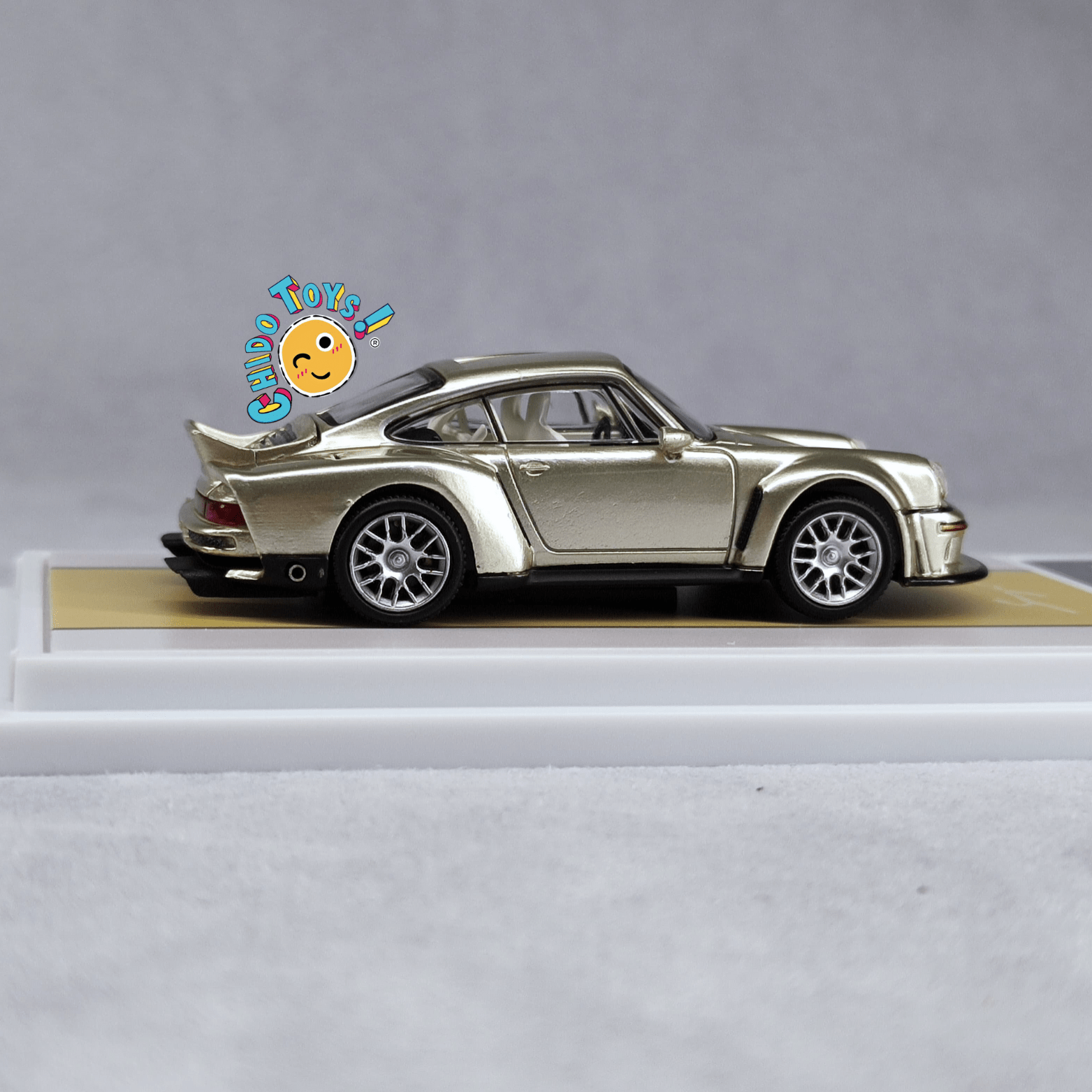 Auto a escala 1/64 Singer 911 DLS Turbo Road Moet Blanc - Find Classic Ally (Edición limitada 899 piezas) - Chido Toys