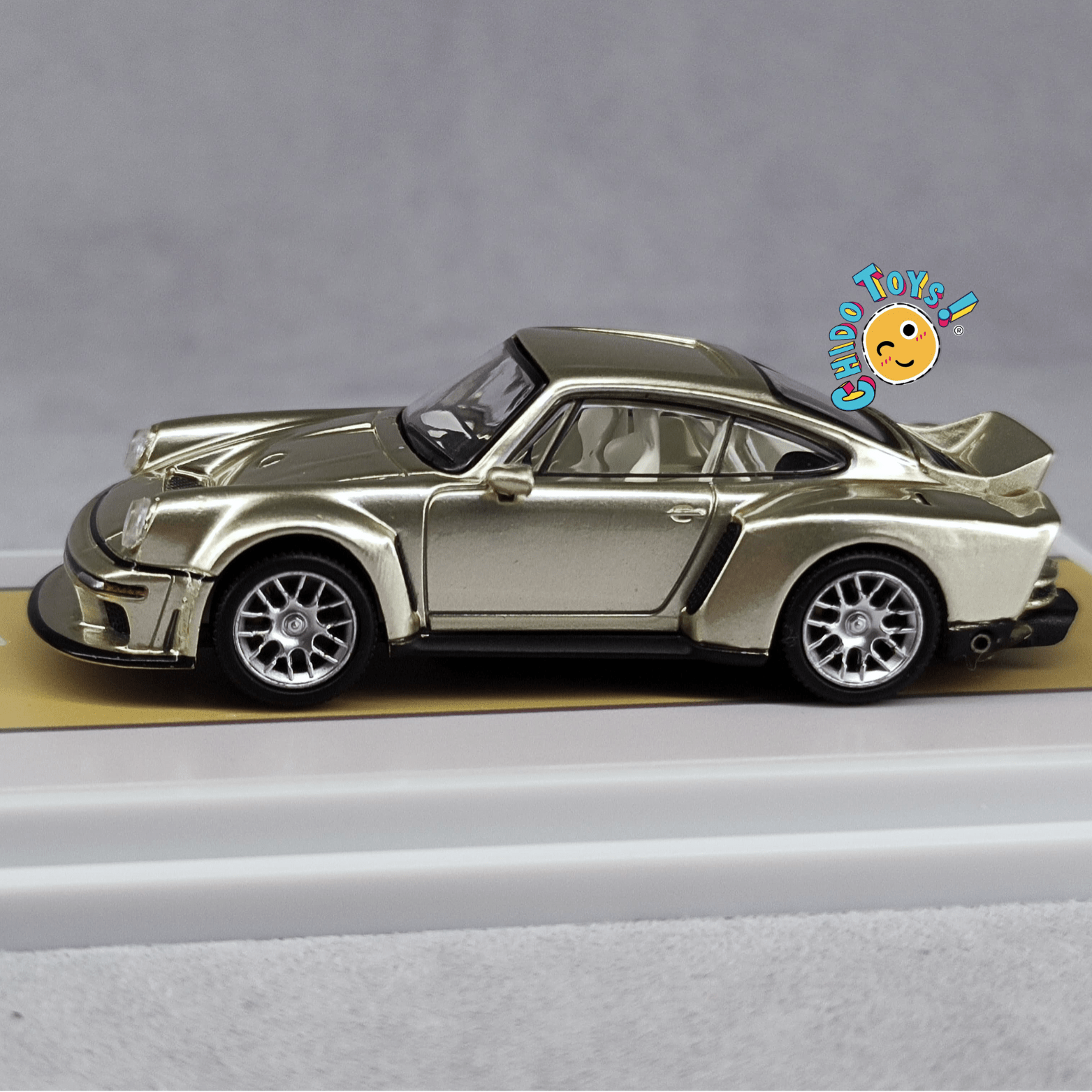 Auto a escala 1/64 Singer 911 DLS Turbo Road Moet Blanc - Find Classic Ally (Edición limitada 899 piezas) - Chido Toys