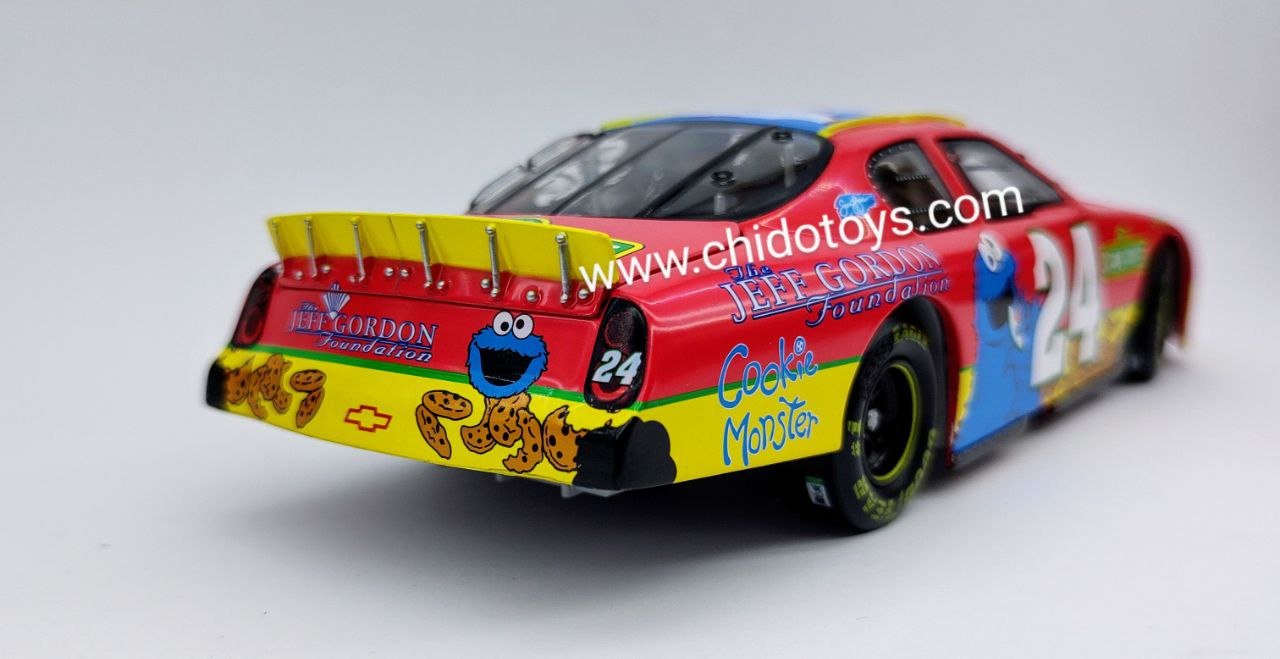 Auto a escala marca Action Racing, Modelo Monte Carlo 2003, Jeff Gordon Foundation 24 - Chido Toys