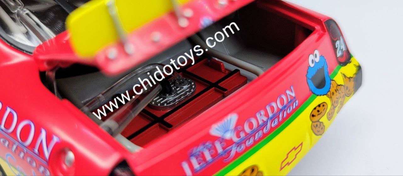 Auto a escala marca Action Racing, Modelo Monte Carlo 2003, Jeff Gordon Foundation 24 - Chido Toys