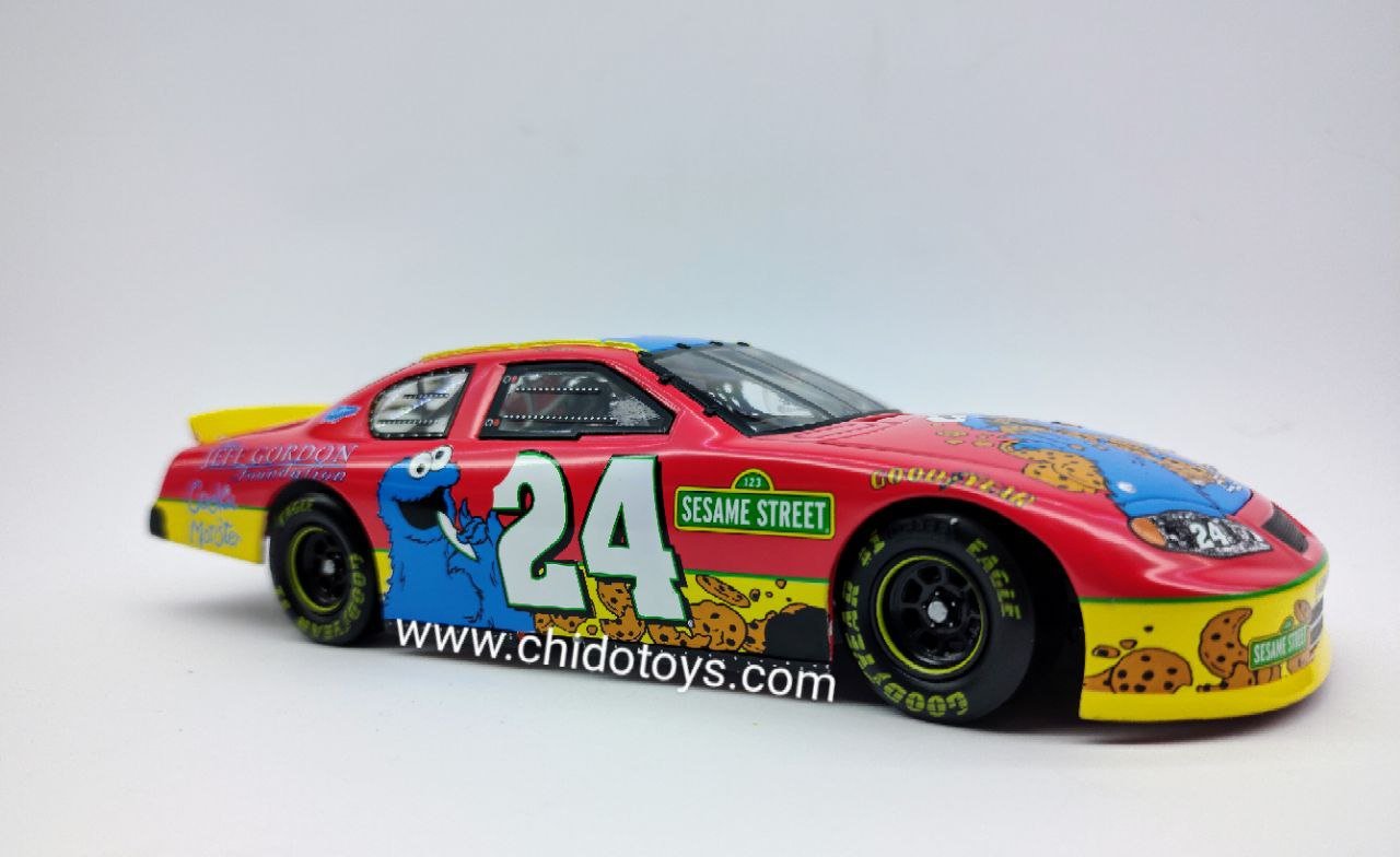 Auto a escala marca Action Racing, Modelo Monte Carlo 2003, Jeff Gordon Foundation 24 - Chido Toys