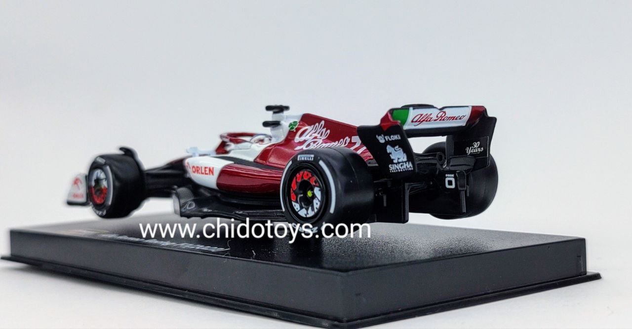 Auto a escala marca Bburago, Modelo F1 Alfa Romeo Racing, Valtteri Bottas - Chido Toys