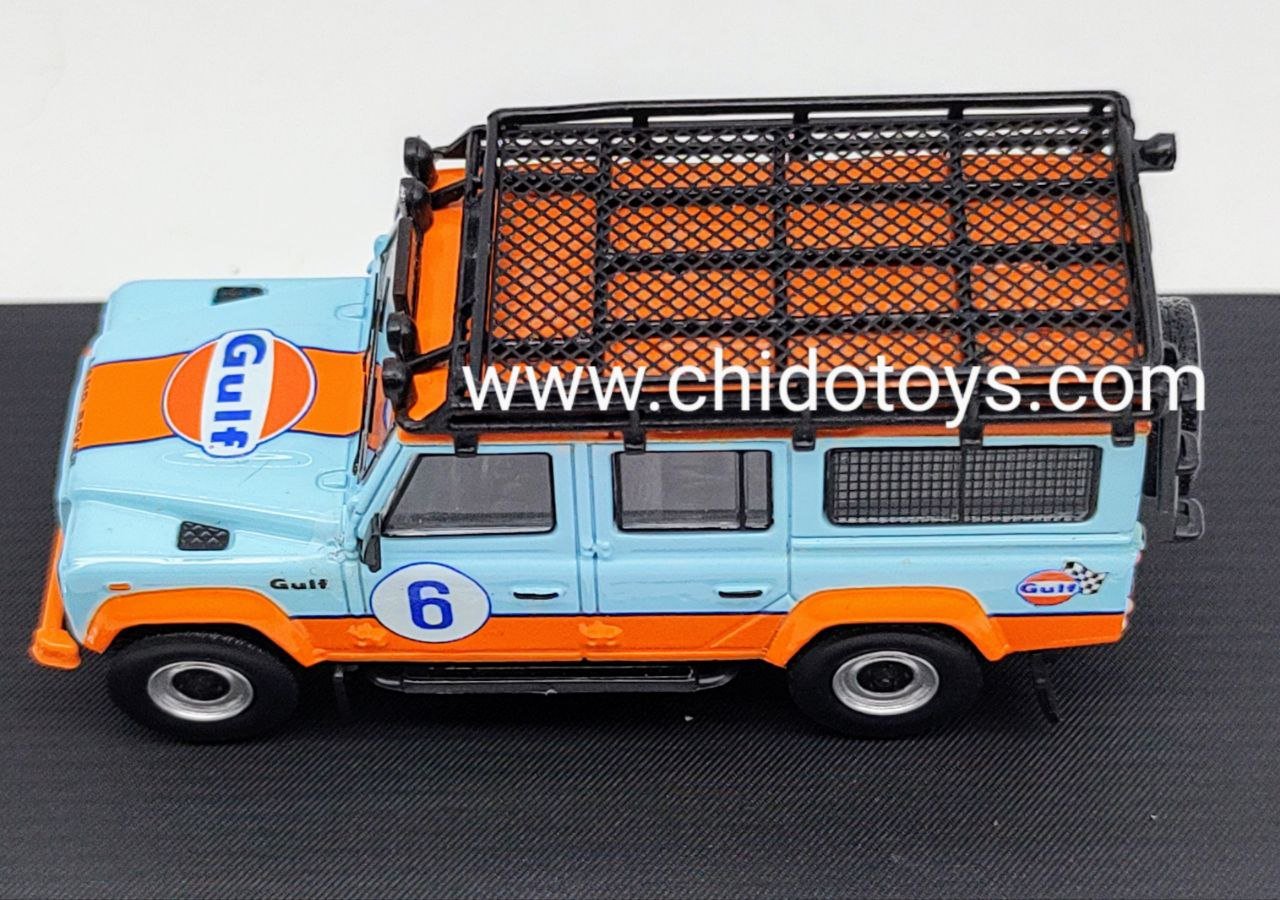 Auto a escala marca Cool Art, modelo SET Land Rover Defender Gulf - Chido Toys