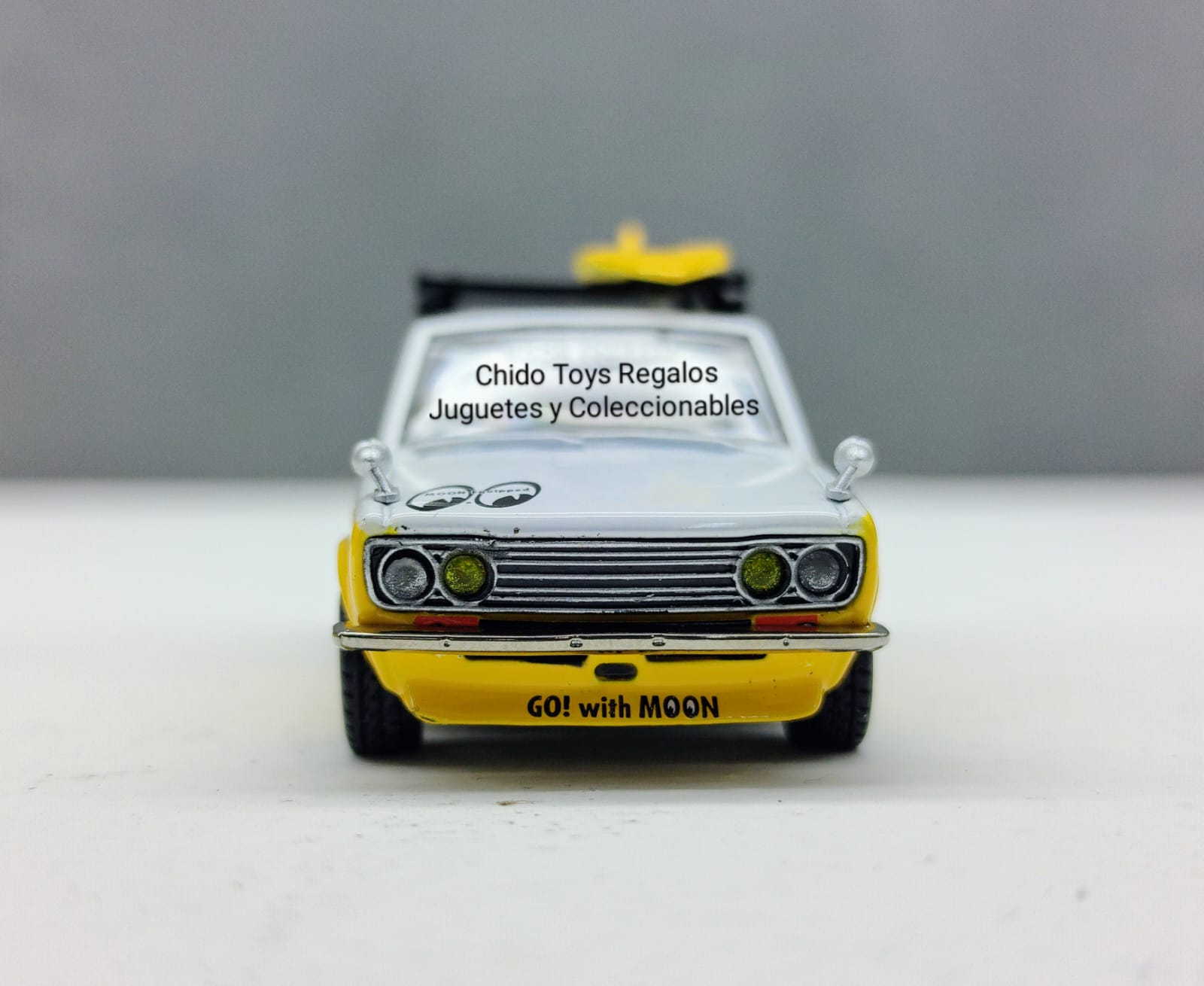 Auto a escala marca Datsun Bluebird 510 Wagon Mooneyes - Chido Toys