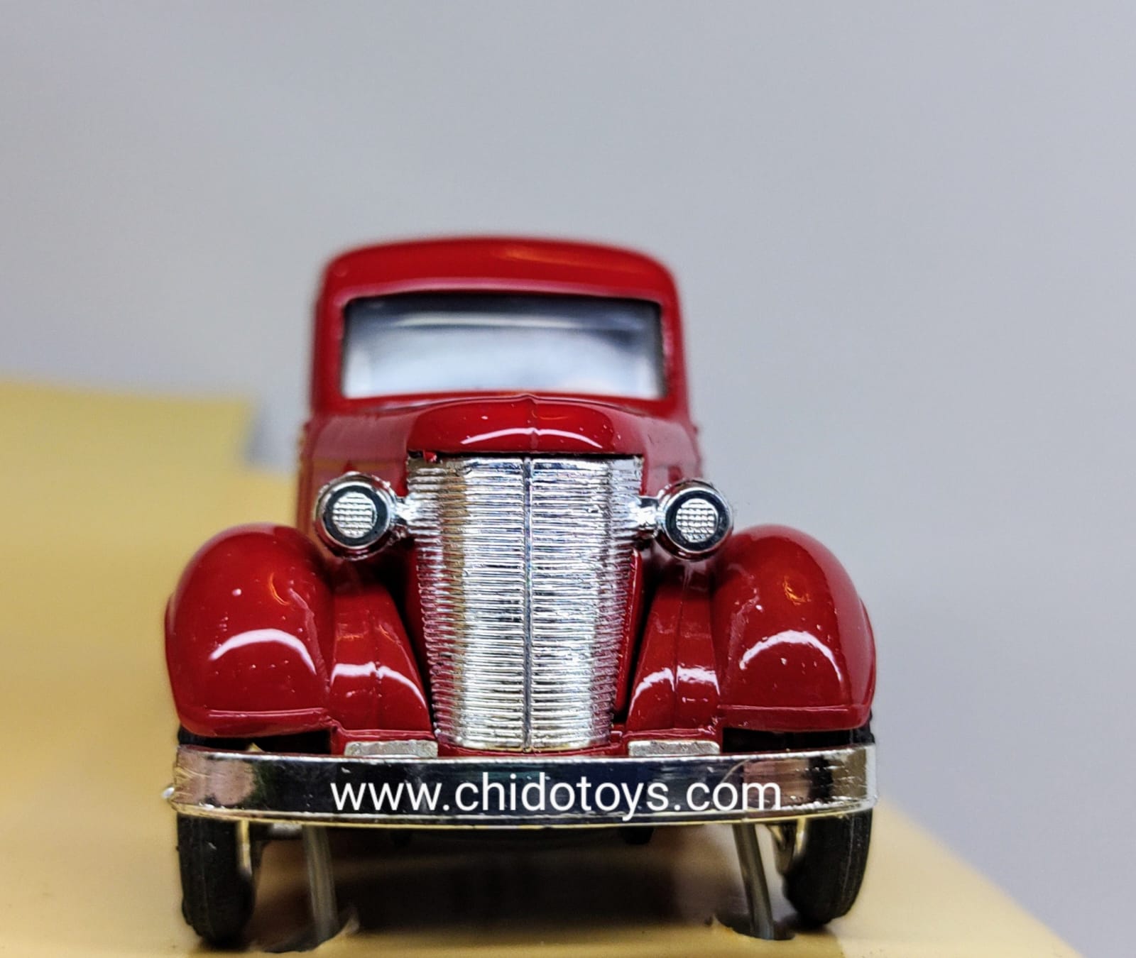 Auto a escala marca ERTL Modelo Chevy Panel Truck 1938 - Chido Toys