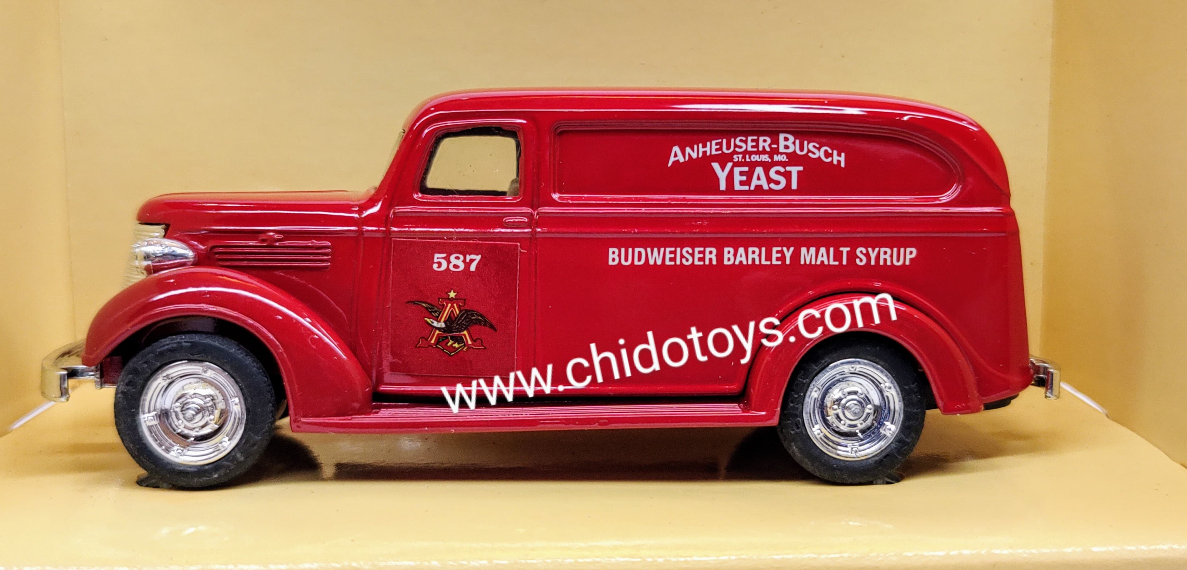 Auto a escala marca ERTL Modelo Chevy Panel Truck 1938 - Chido Toys