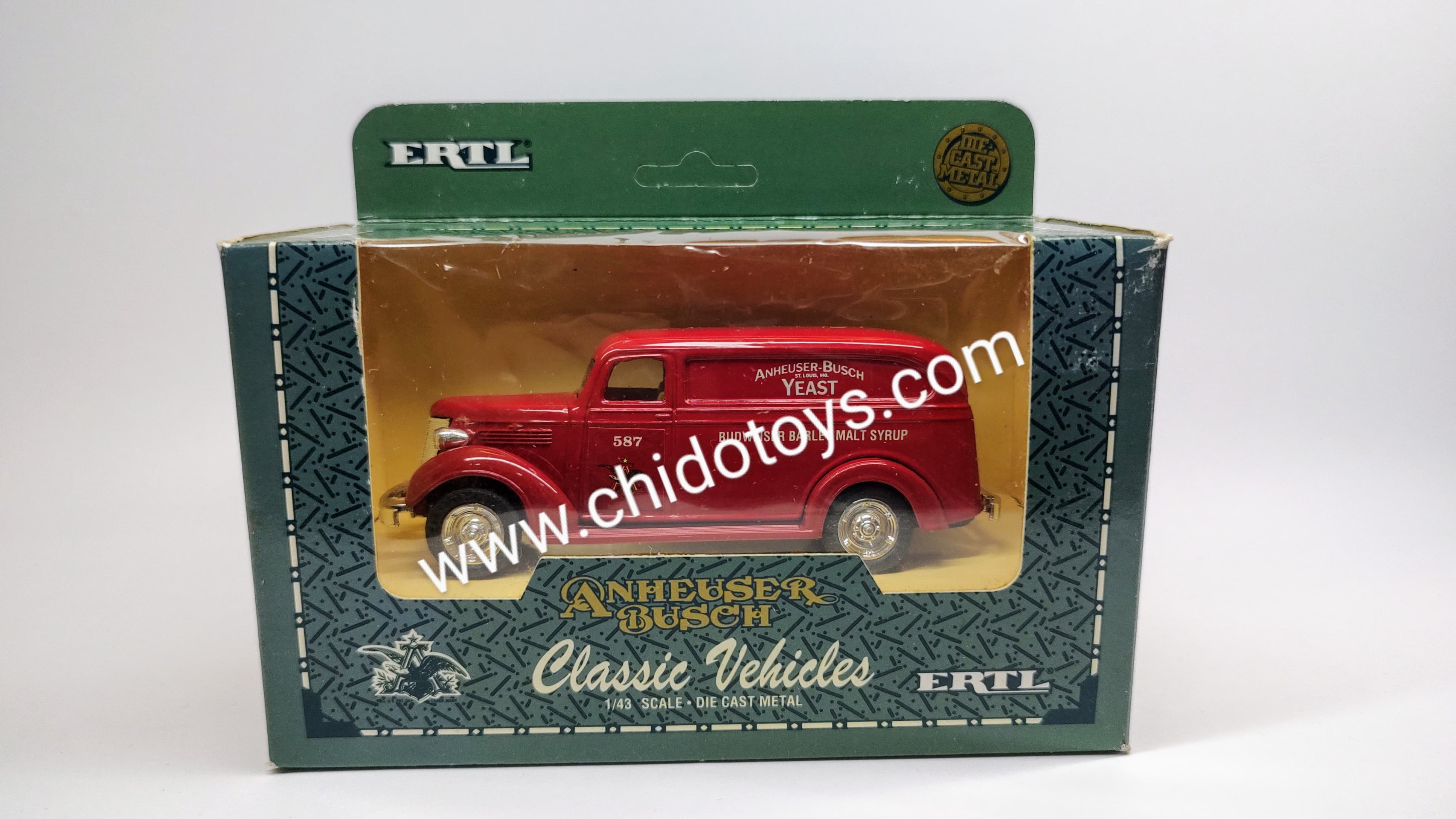 Auto a escala marca ERTL Modelo Chevy Panel Truck 1938 - Chido Toys