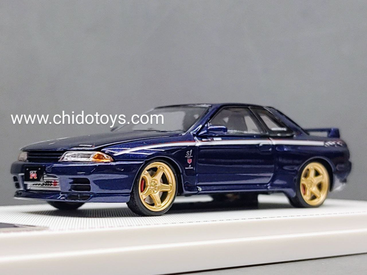 Auto a escala marca Focal Horizon R32 Blue con apertura de cofre - Chido Toys