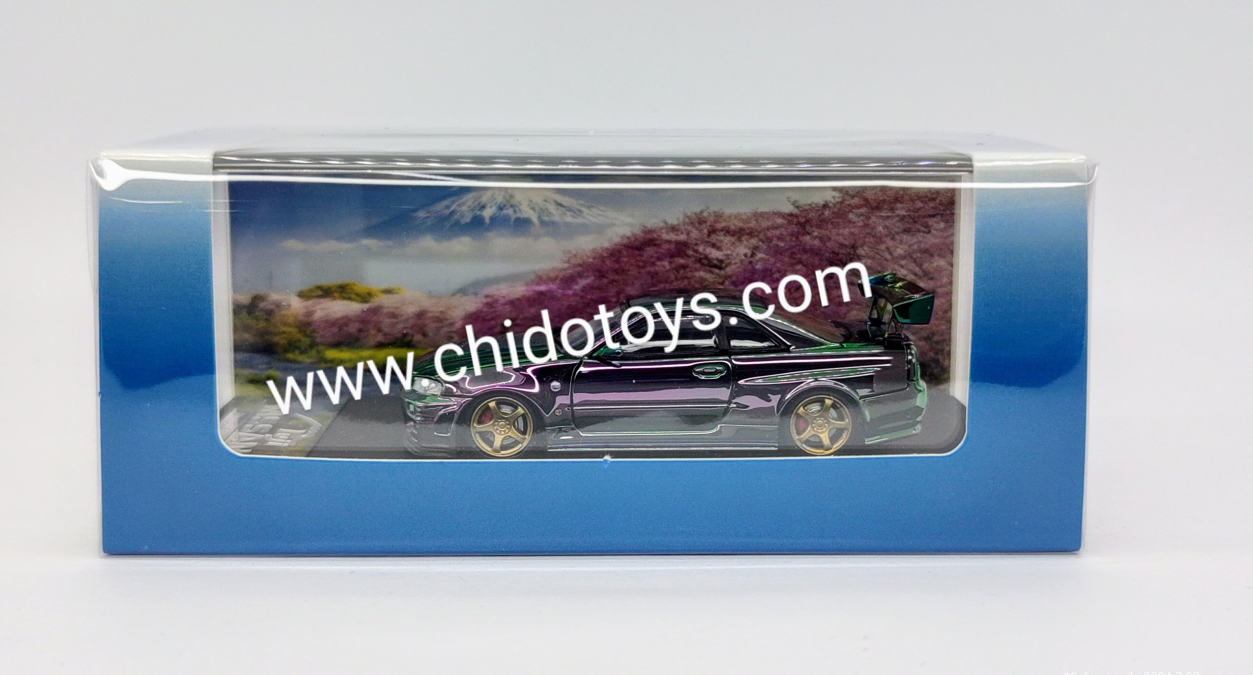 Auto a escala marca Fuji, Modelo Skyline GT - R R34 Nismo Z - Tune High Wing Green - Purple Magic - Chido Toys