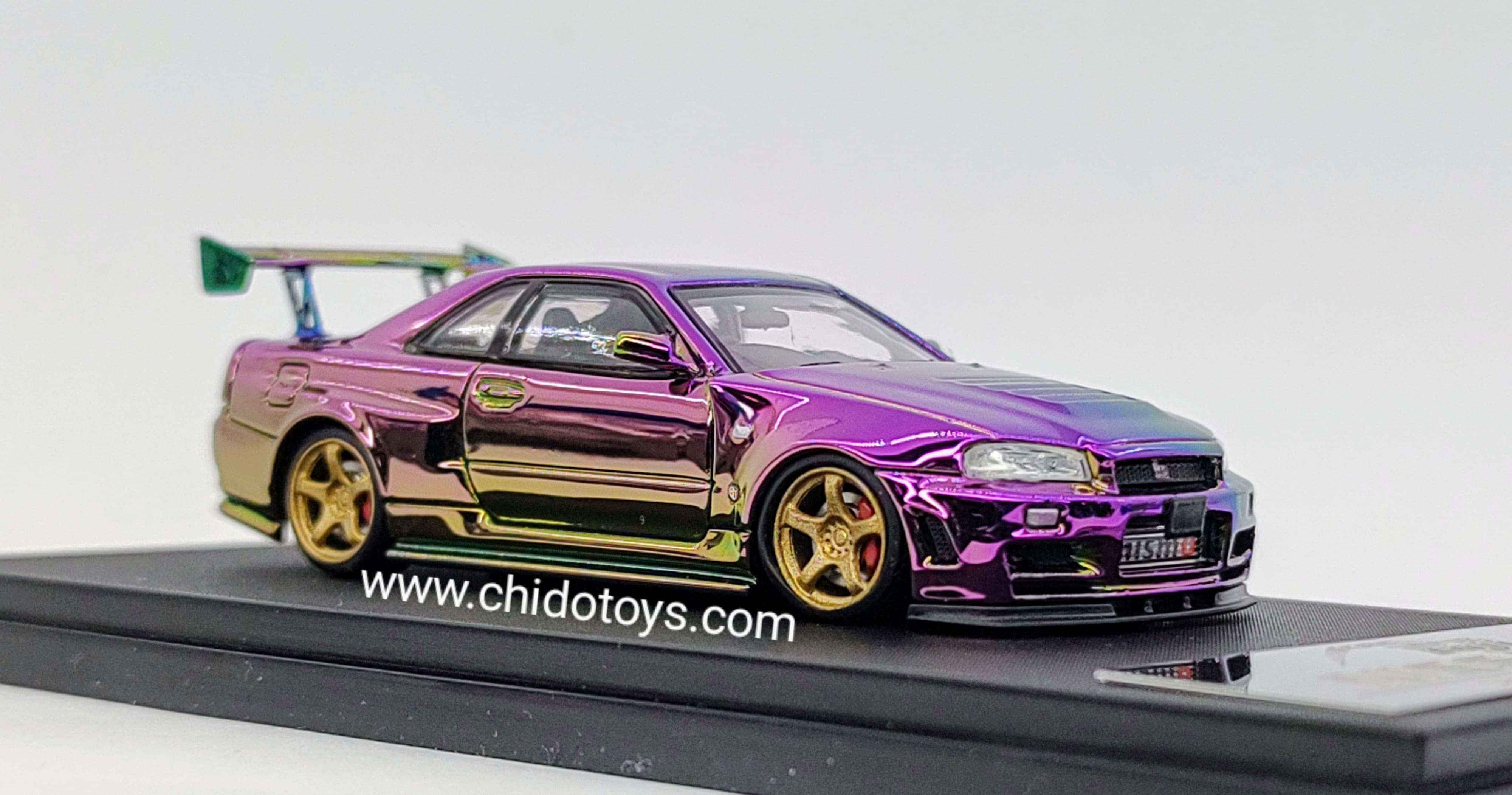 Auto a escala marca Fuji, Modelo Skyline GT - R R34 Nismo Z - Tune High Wing Green - Purple Magic - Chido Toys