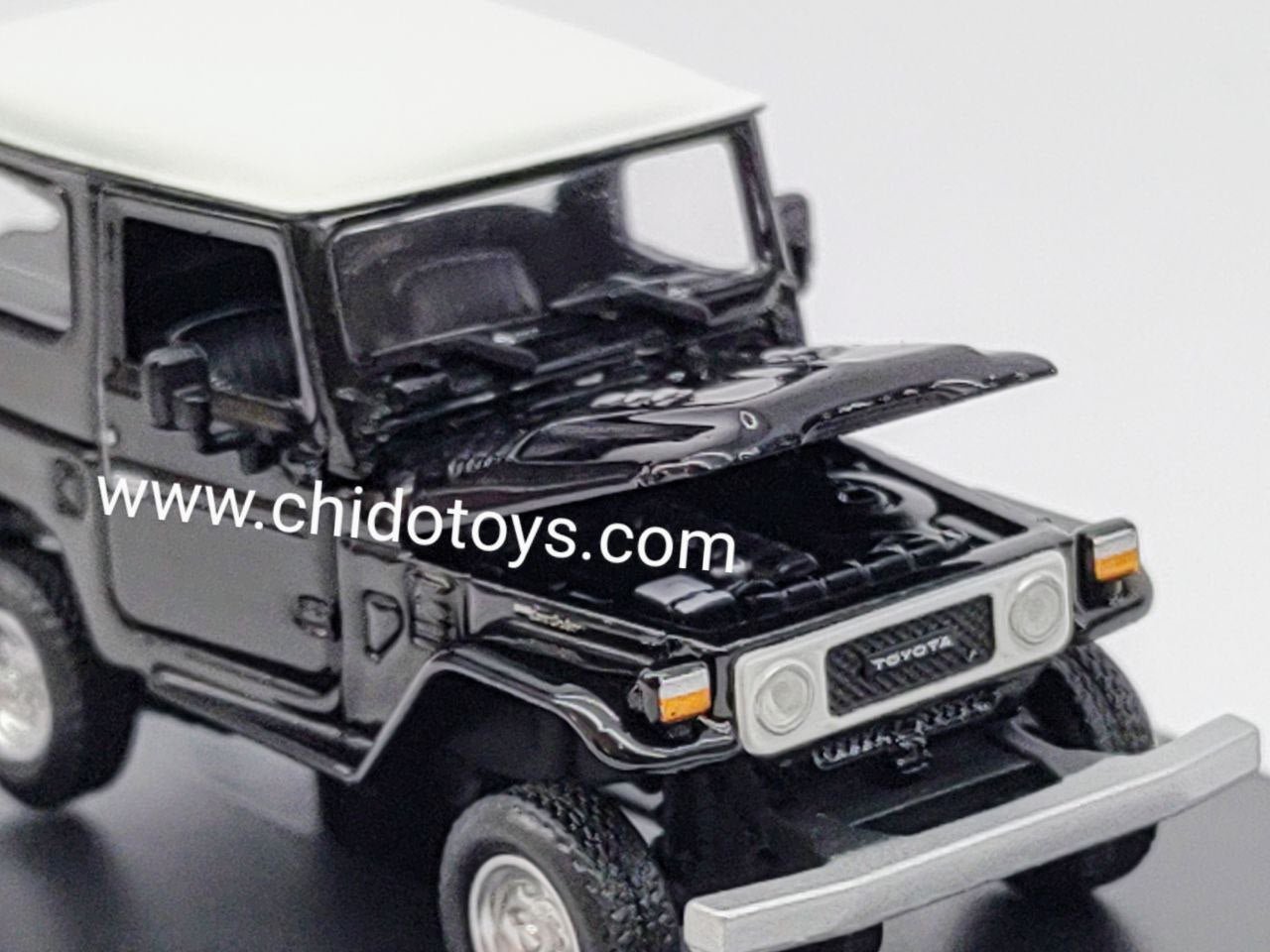 Auto a escala marca Hobby Fans, Modelo Toyota Land Cruiser FJ40 - Chido Toys