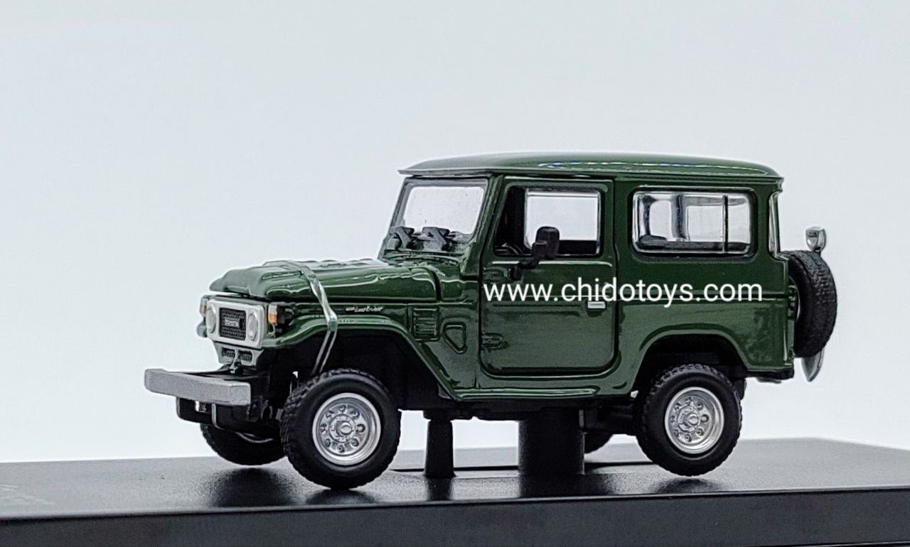 Auto a escala marca Hobby Fans, Modelo Toyota Land Cruiser FJ40 - Chido Toys