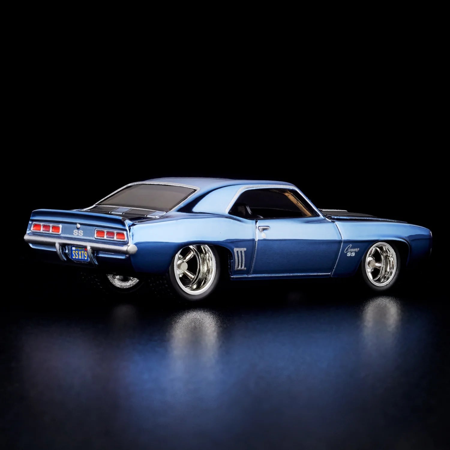 Auto a escala marca Hot Wheels RLC (Red Line Club), Modelo Camaro SS 1969 - Chido Toys