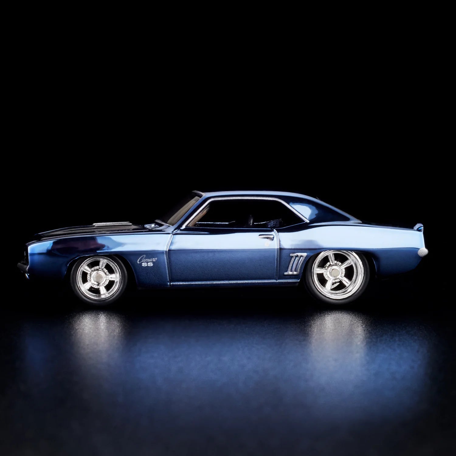Auto a escala marca Hot Wheels RLC (Red Line Club), Modelo Camaro SS 1969 - Chido Toys