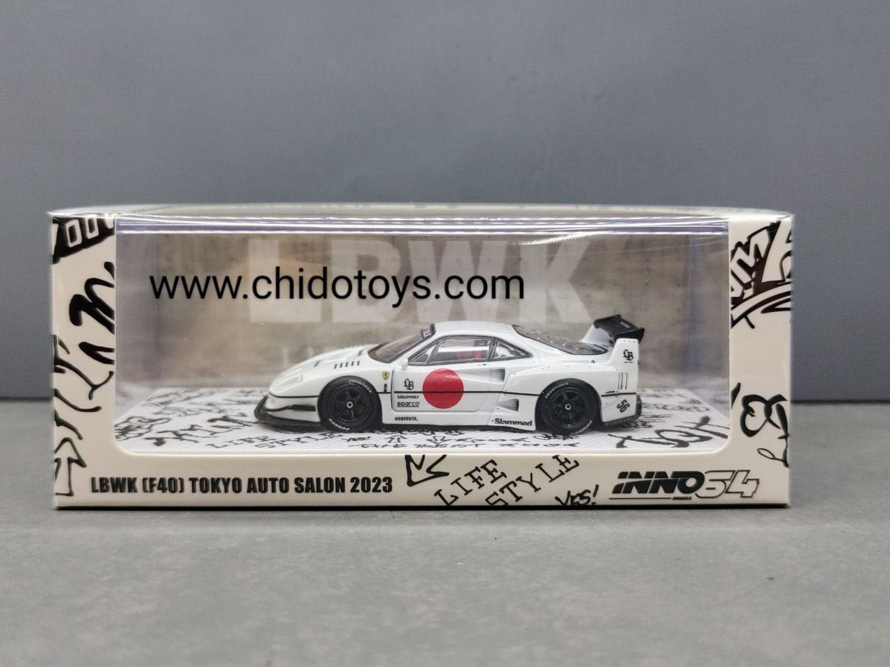 Auto a escala marca Inno modelo Ferrari F40 Liberty Walk Tokyo Auto Salón 2023 - Chido Toys