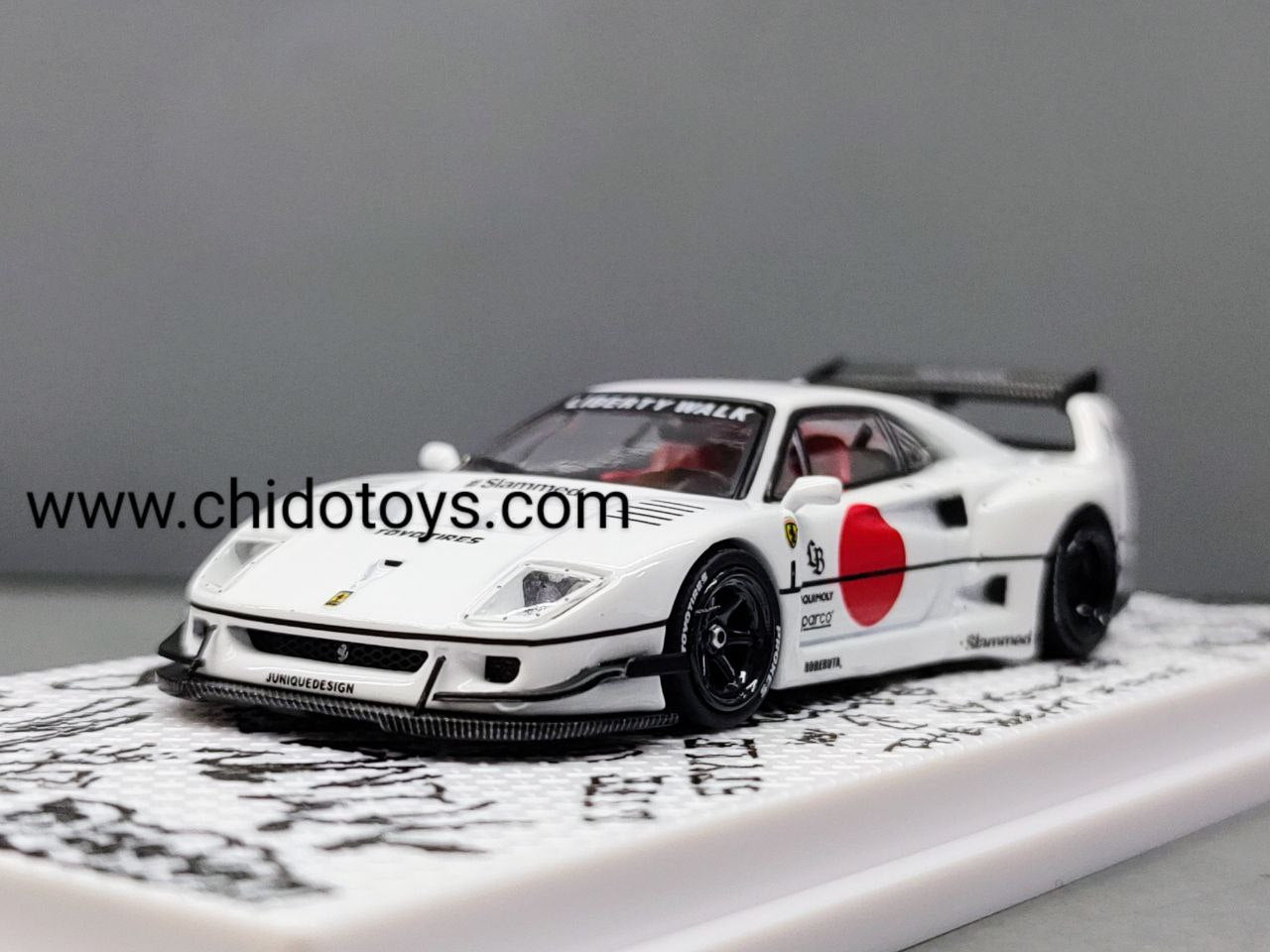Auto a escala marca Inno modelo Ferrari F40 Liberty Walk Tokyo Auto Salón 2023 - Chido Toys