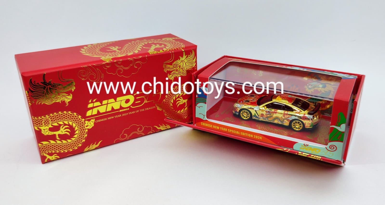 Auto a escala marca Inno64, Modelo GT - R R35 Año Nuevo Chino 2024 "Año del Dragón" - Chido Toys