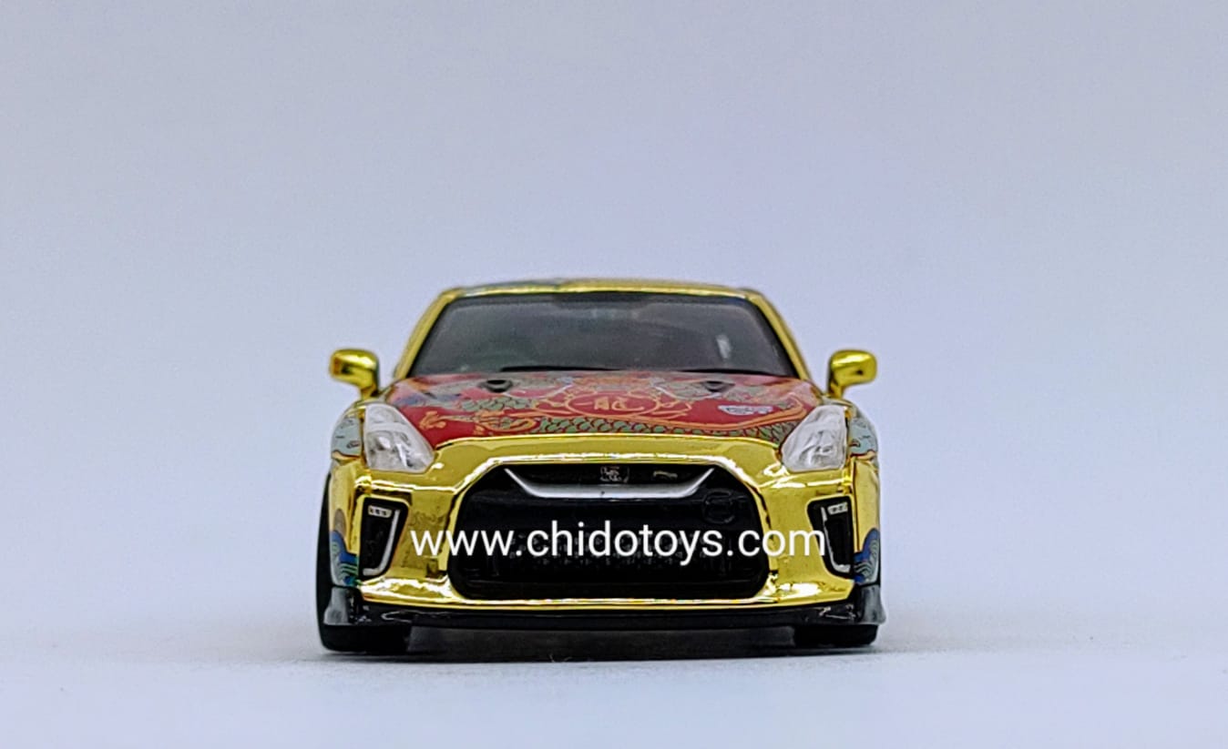 Auto a escala marca Inno64, Modelo GT - R R35 Año Nuevo Chino 2024 "Año del Dragón" - Chido Toys