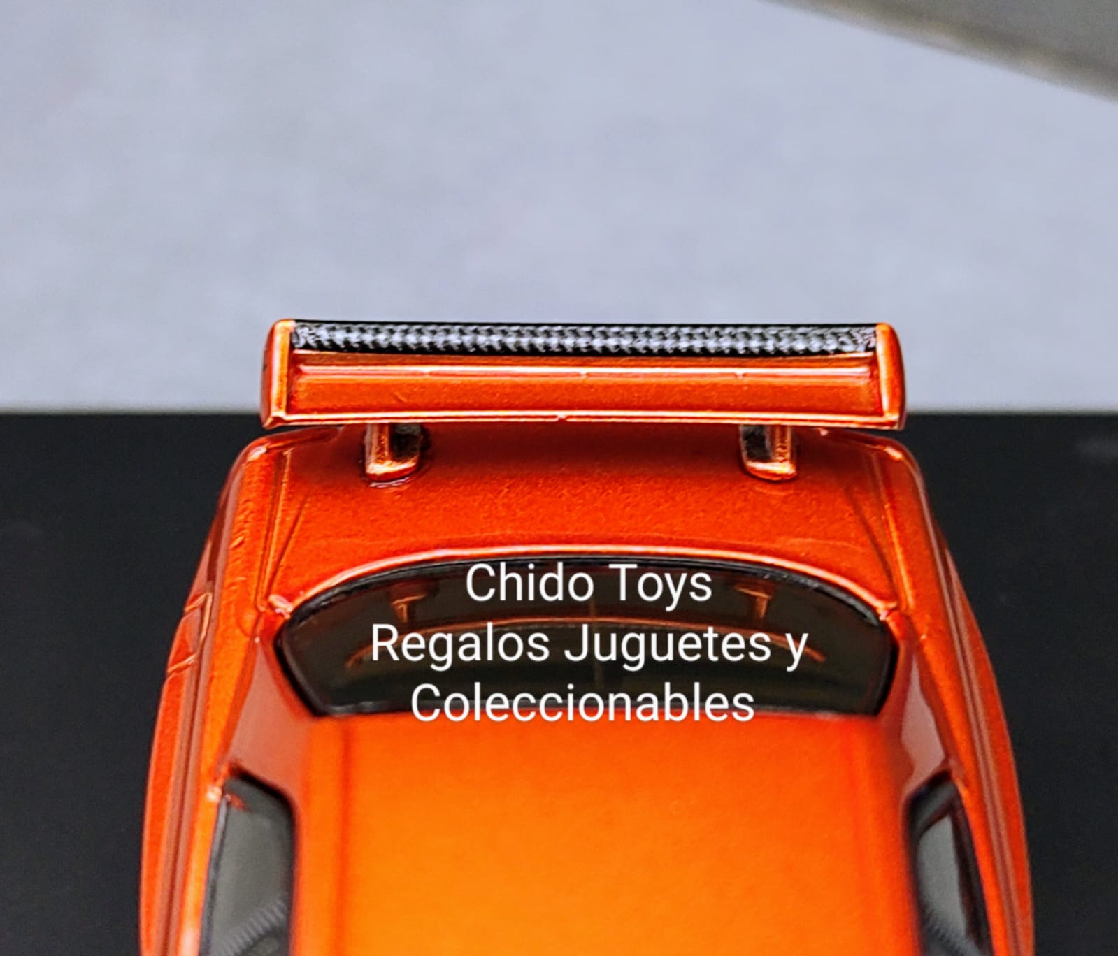 Auto a escala marca Inno64, Modelo NISSAN SKYLINE GT - R (R34) R - Tune Naranja Metálico - Chido Toys