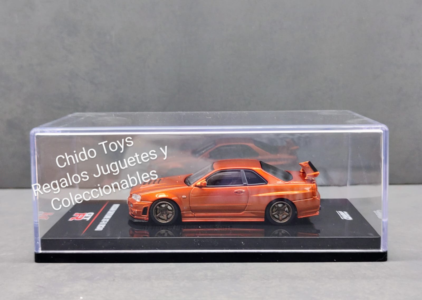 Auto a escala marca Inno64, Modelo NISSAN SKYLINE GT - R (R34) R - Tune Naranja Metálico - Chido Toys