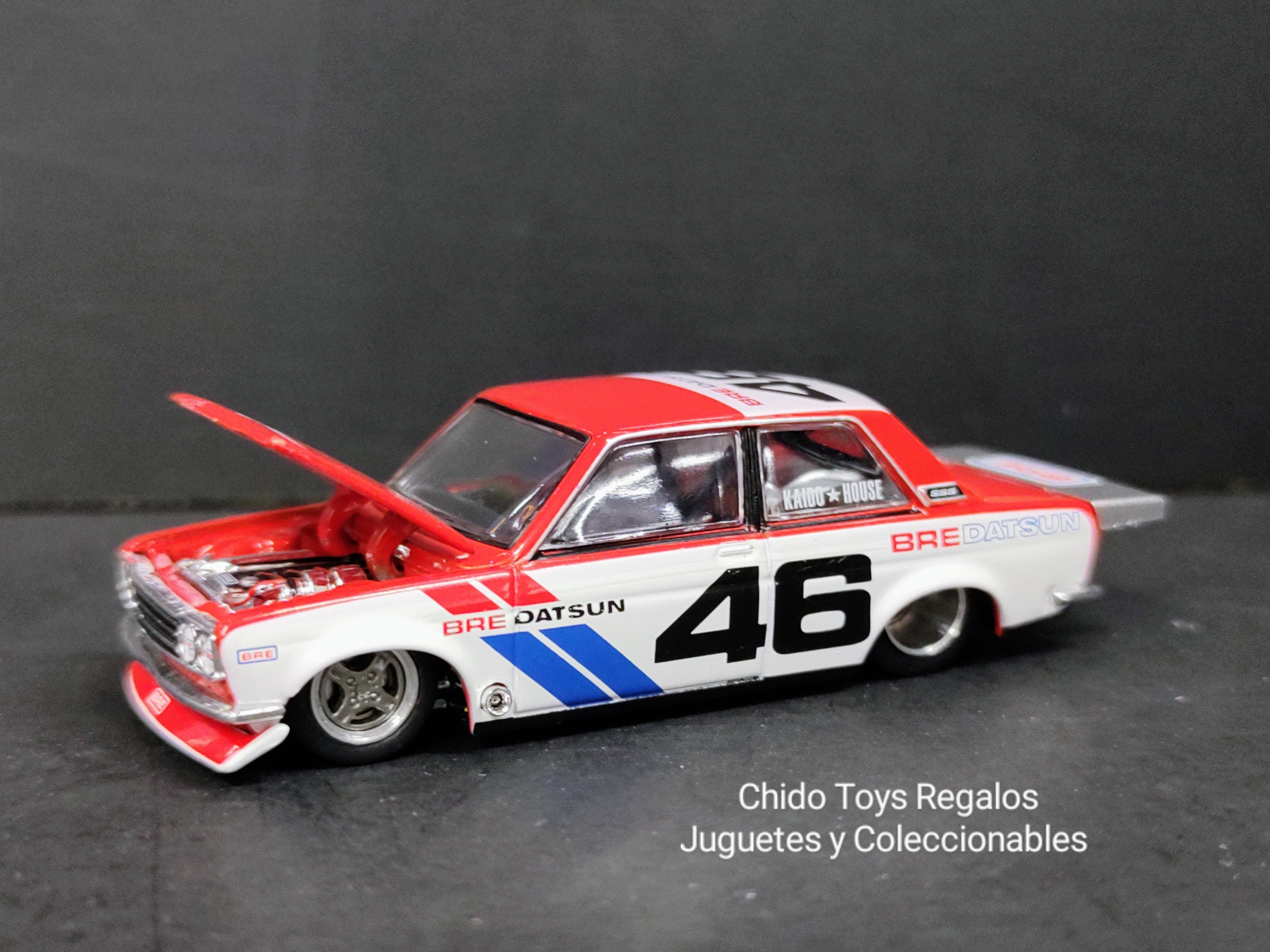Auto a escala marca Kaido - House Mini GT, modelo Datsun 510 Pro Street, edad 14+ - Chido Toys