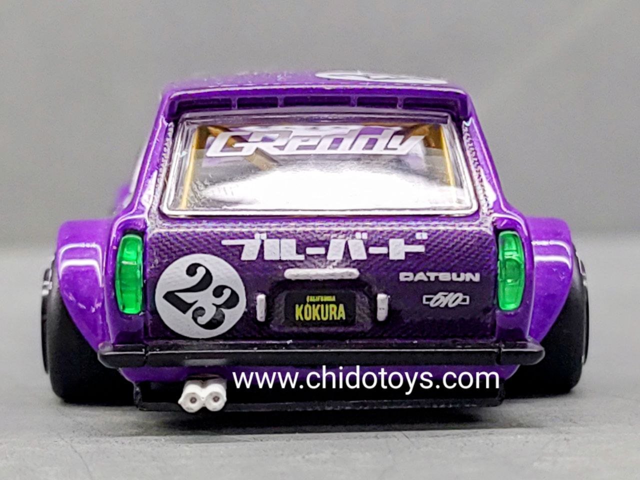 Auto a escala marca Kaido House & Mini GT, Modelo Wagon 510, Carbon Fiber V1 - Chido Toys