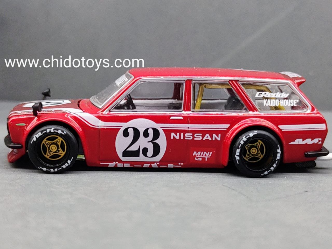 Auto a escala marca Kaido House & Mini GT, Modelo Wagon 510, Carbon Fiber V2 - Chido Toys