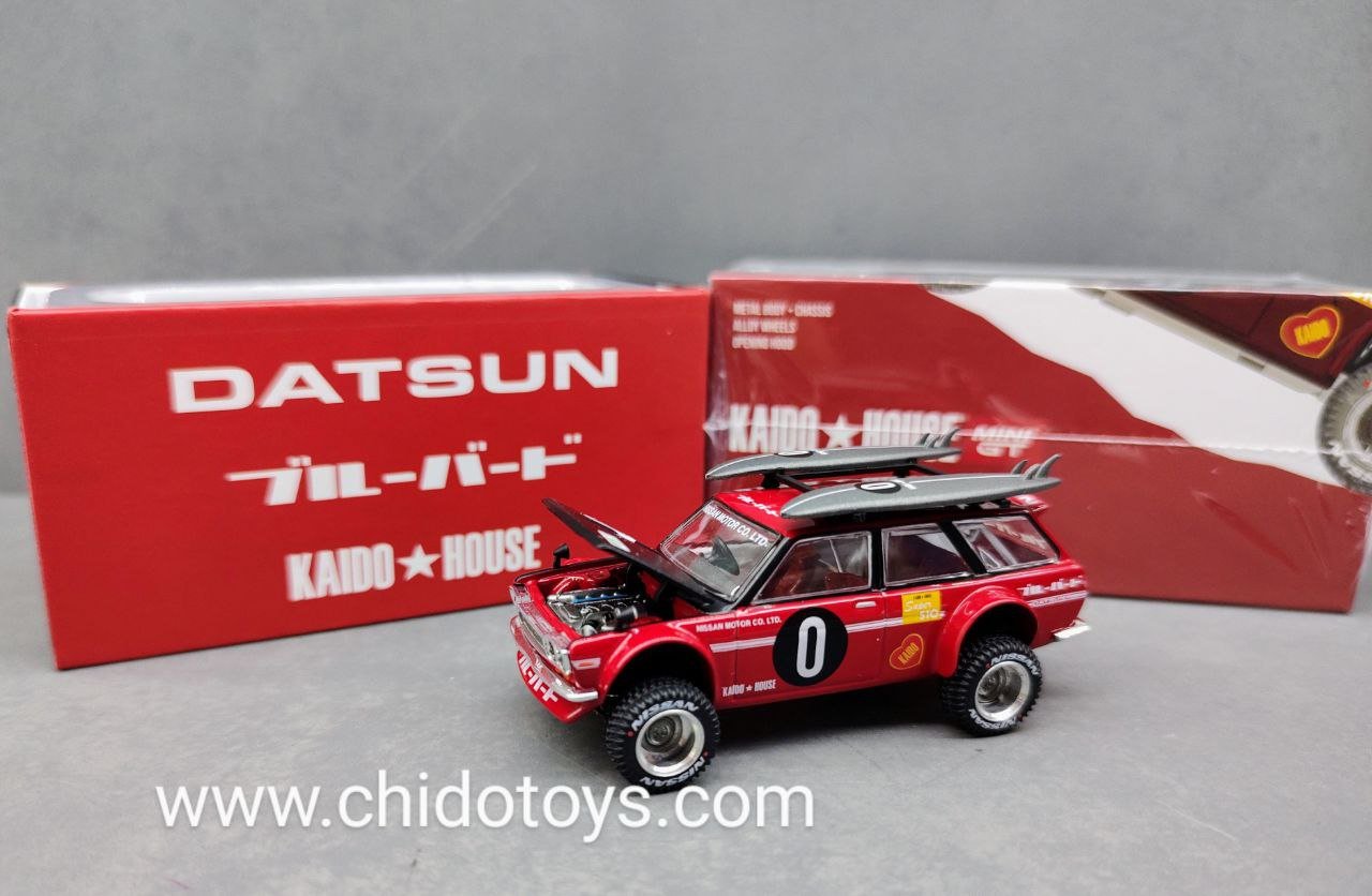 Miniatura Datsun 510 Surf Safari interior rojo escala 1:64.