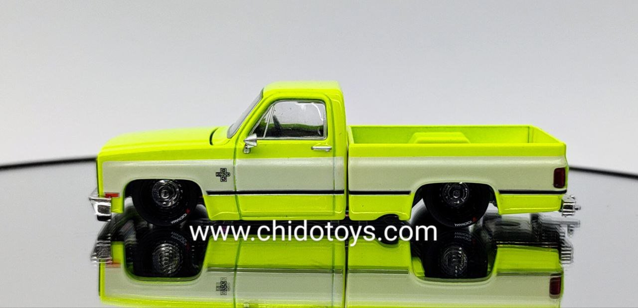 Auto a escala marca Kaido House, Modelo Chevrolet Silverado - Chido Toys