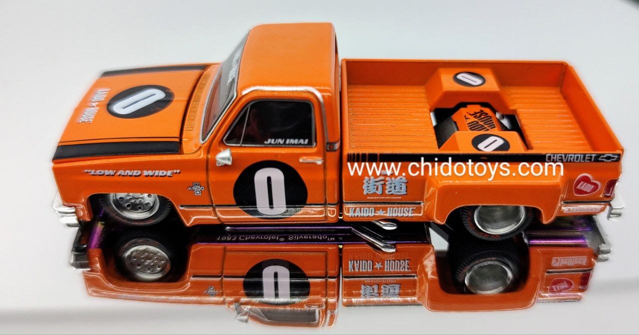 Auto a escala marca Kaido House, Modelo Chevrolet Silverado Dually - Chido Toys