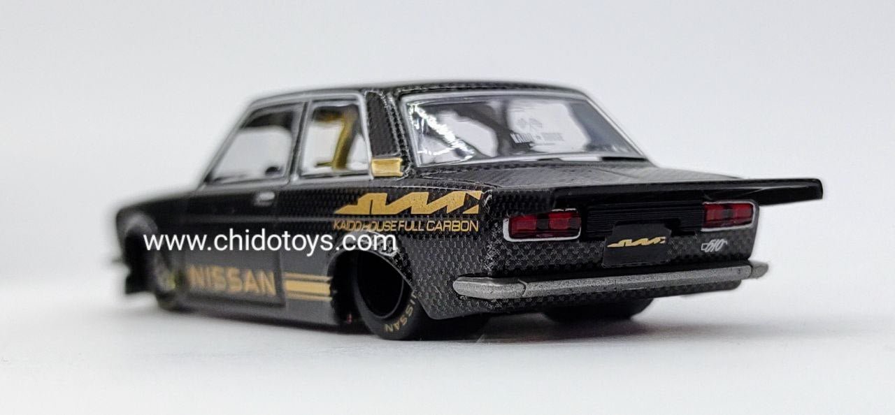 Auto a escala marca Kaido House, Modelo Datsun 510 Pro Street Full Carbón V1 - Chido Toys
