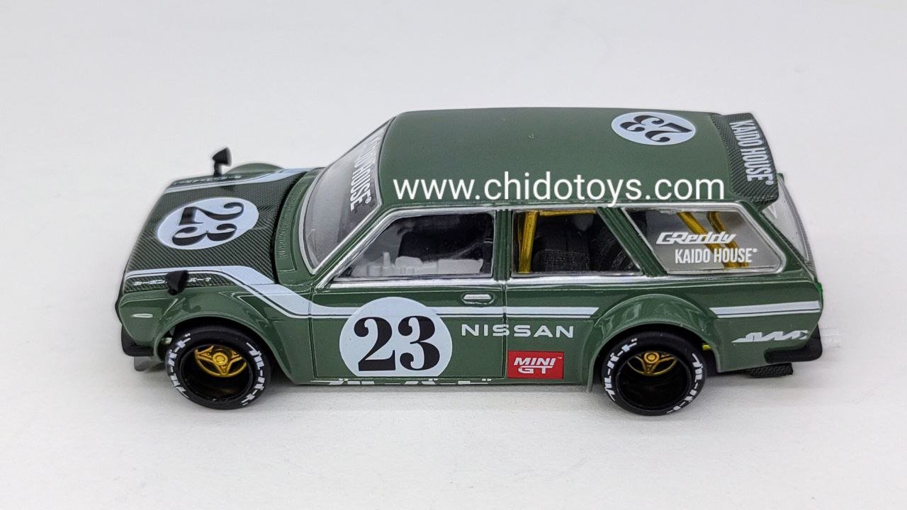 Auto a escala marca Kaido House, Modelo Datsun 510 Wagon Carbon Fiber V3 - Chido Toys